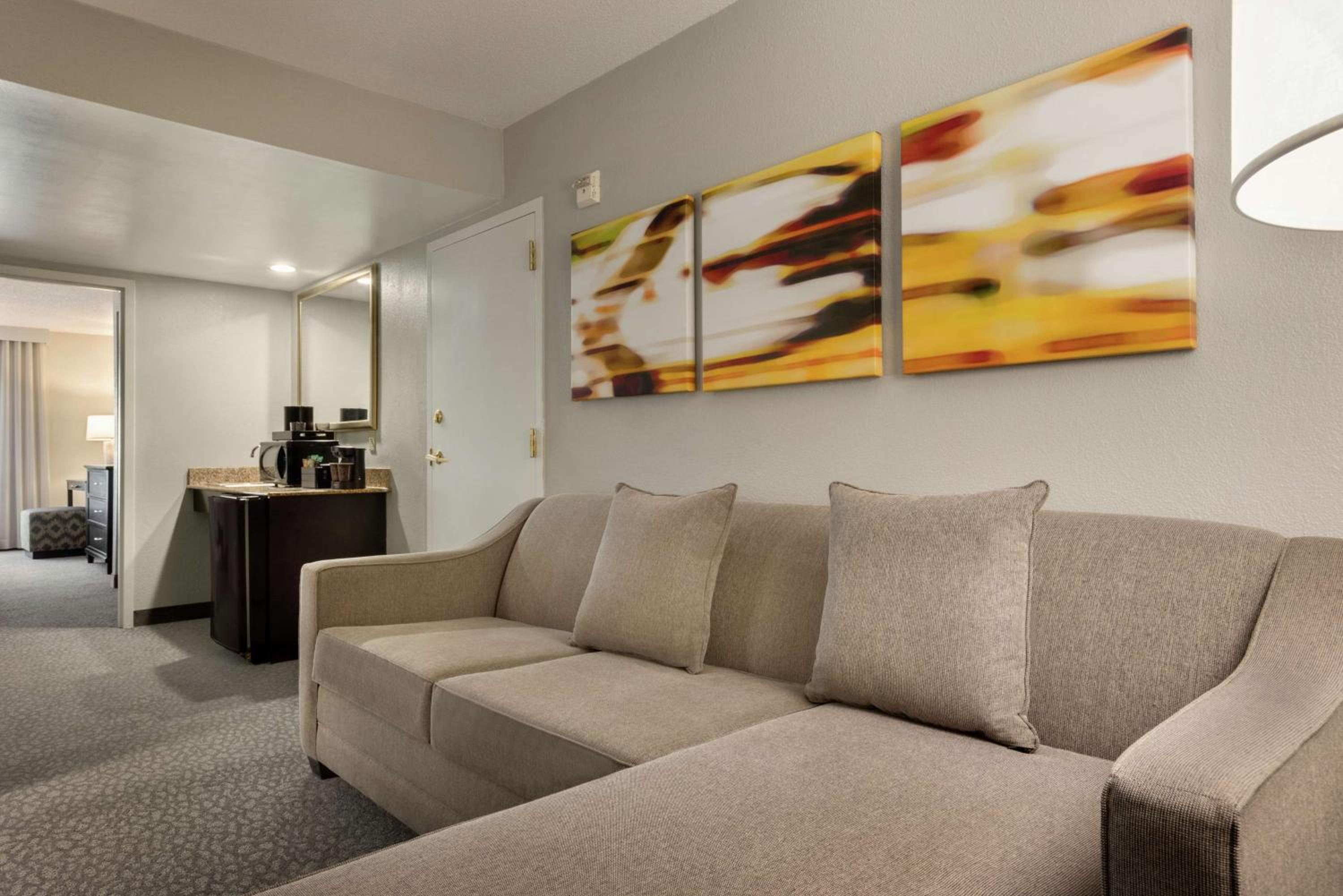 Two-Room King Suite - Non-Smoking - Photo 7
