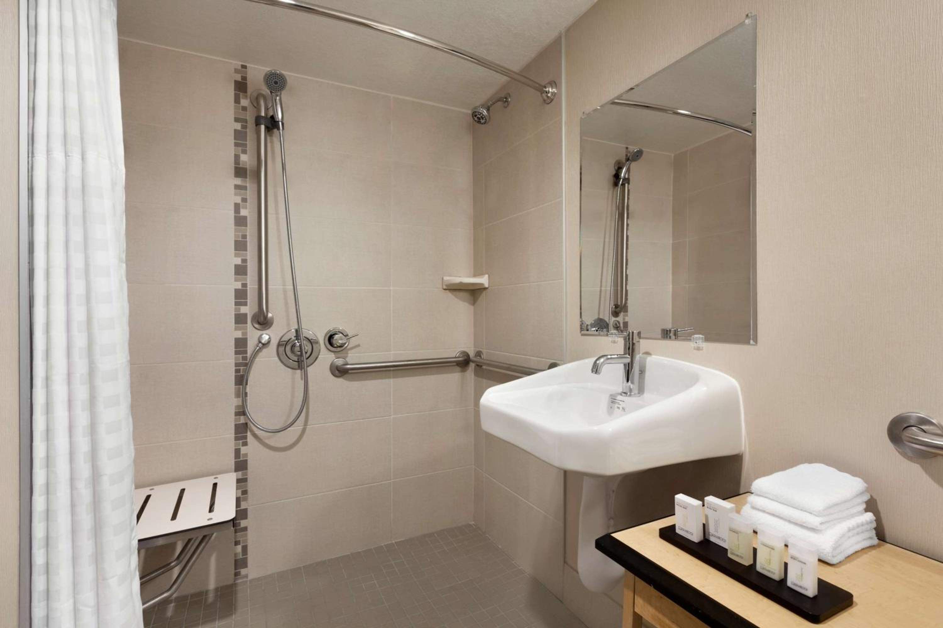 One-Bedroom King Suite with Roll-in Shower - Mobility Accessible