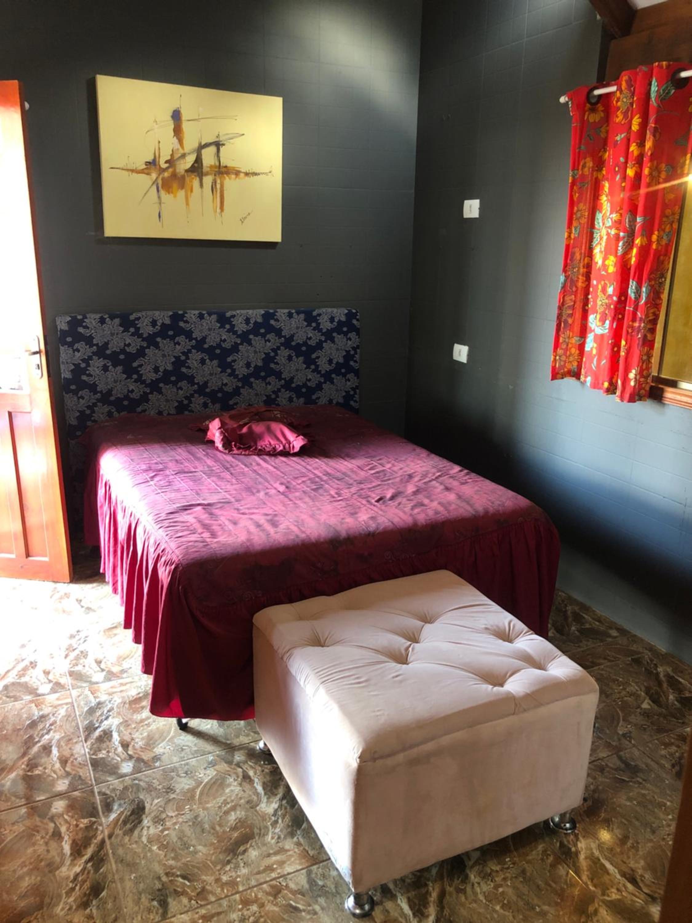 Five-Bedroom House photo 1