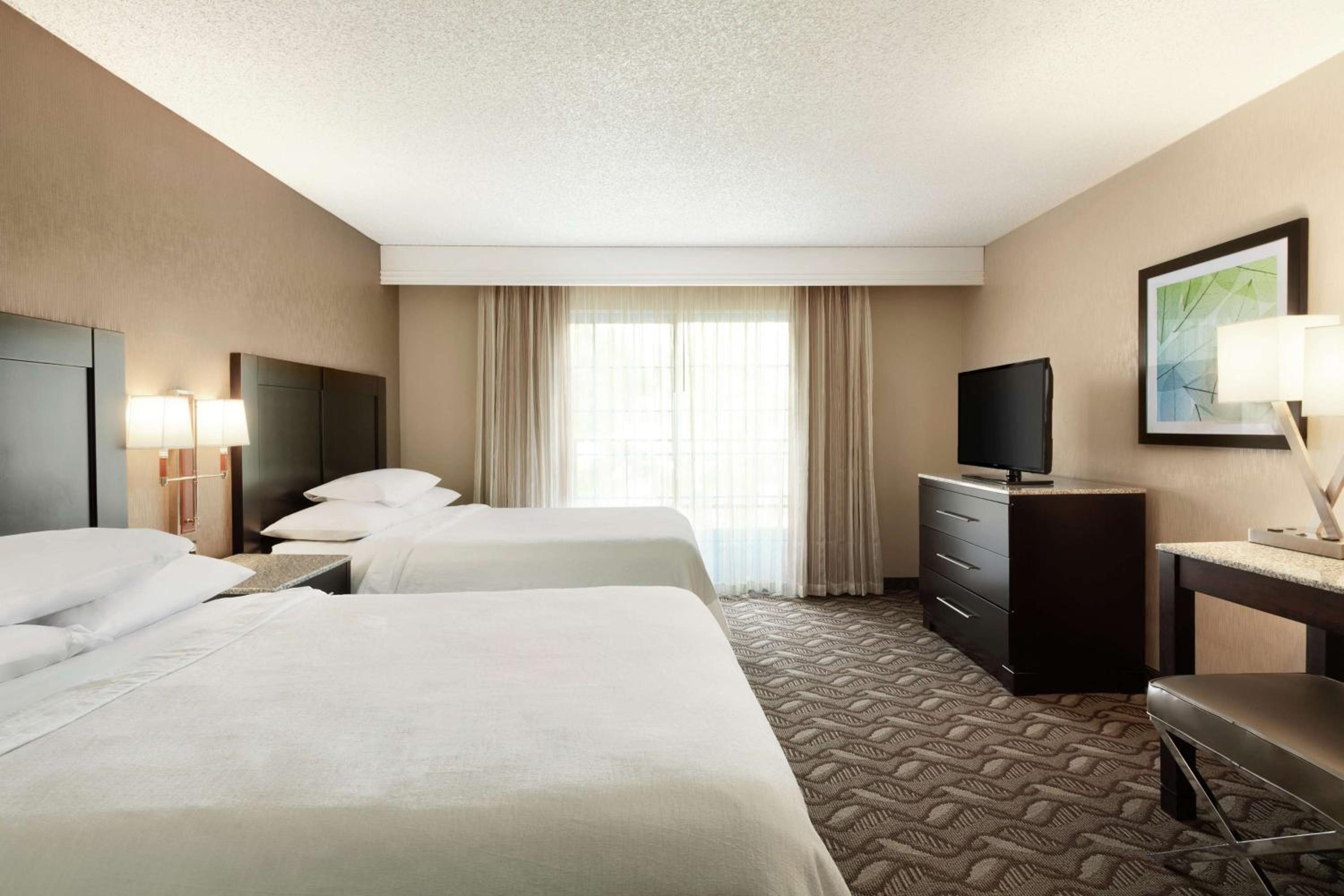 Queen Suite with Two Queen Beds - Photo 2