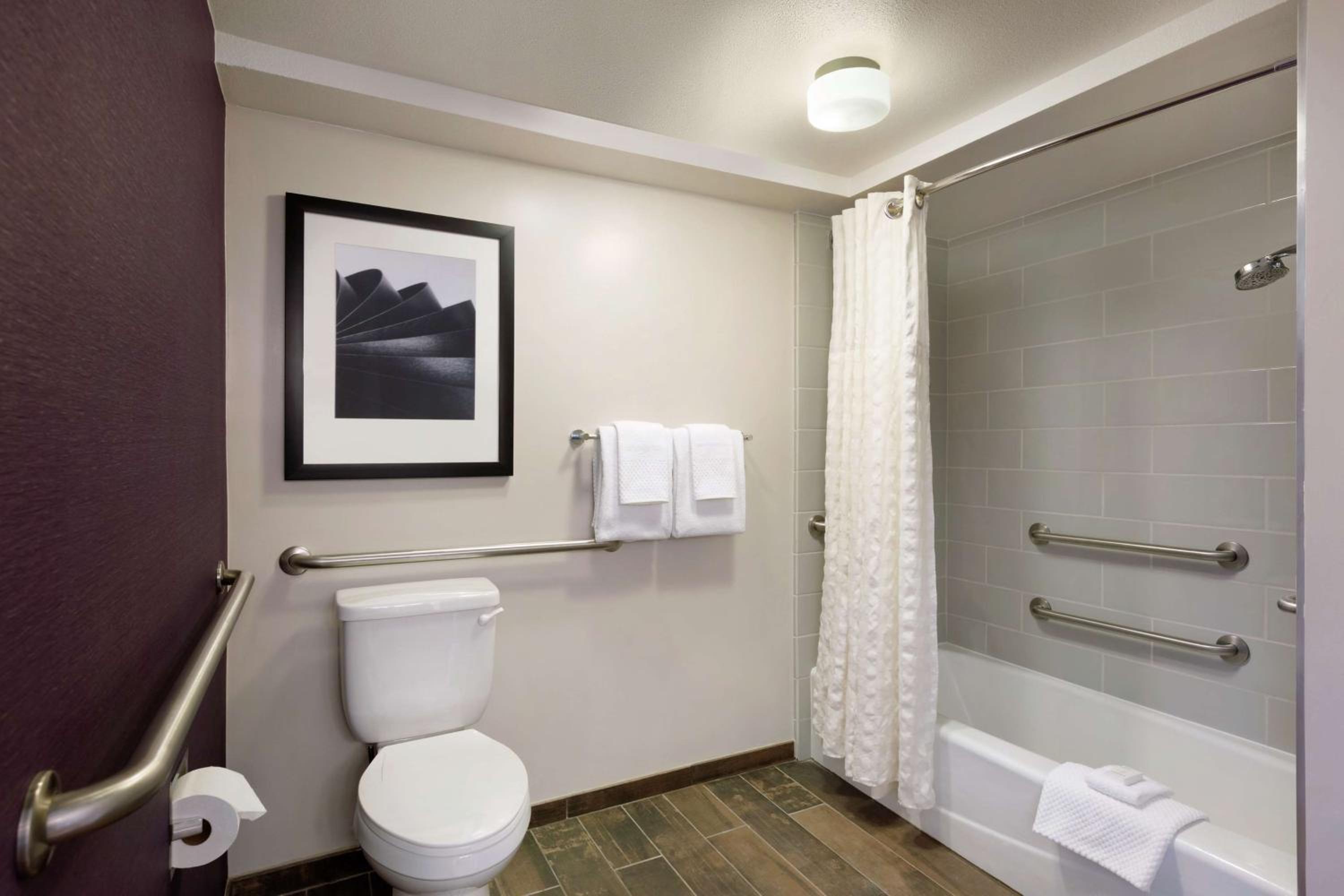 King Room - Mobility Access/Non-Smoking - Photo 4