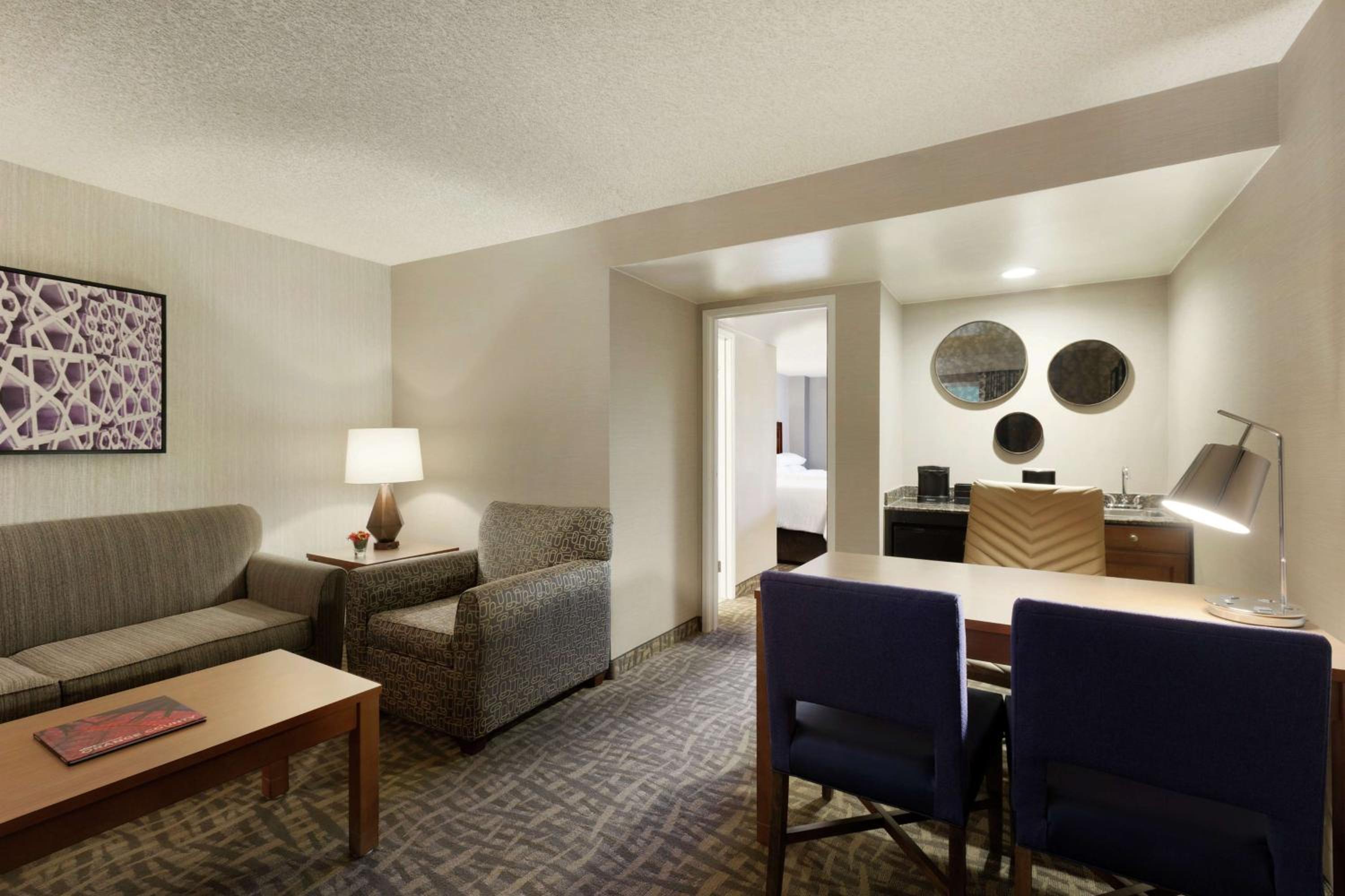 King Suite with Balcony - Non-Smoking - Photo 4