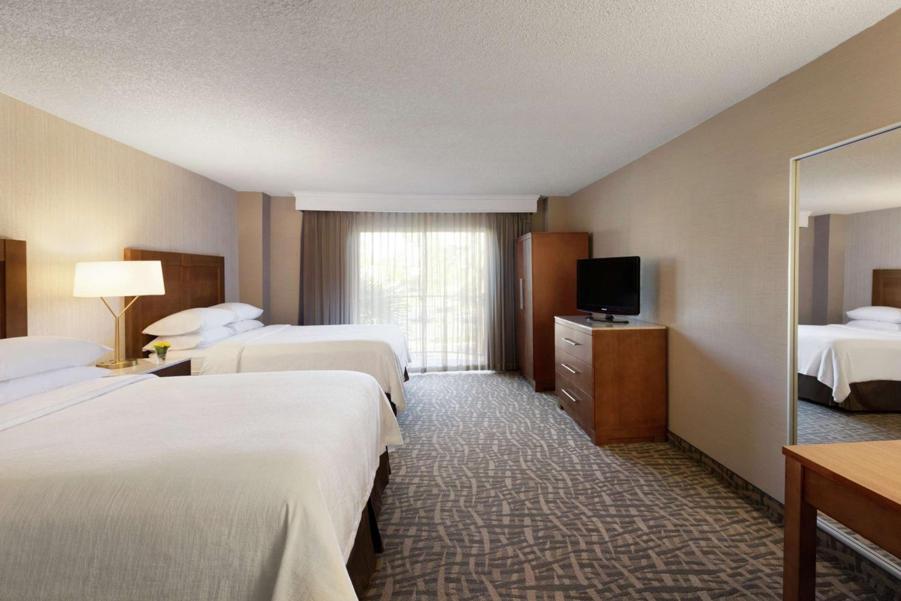 Two Queen Bed Suite with Balcony -Non-Smoking - Photo 5