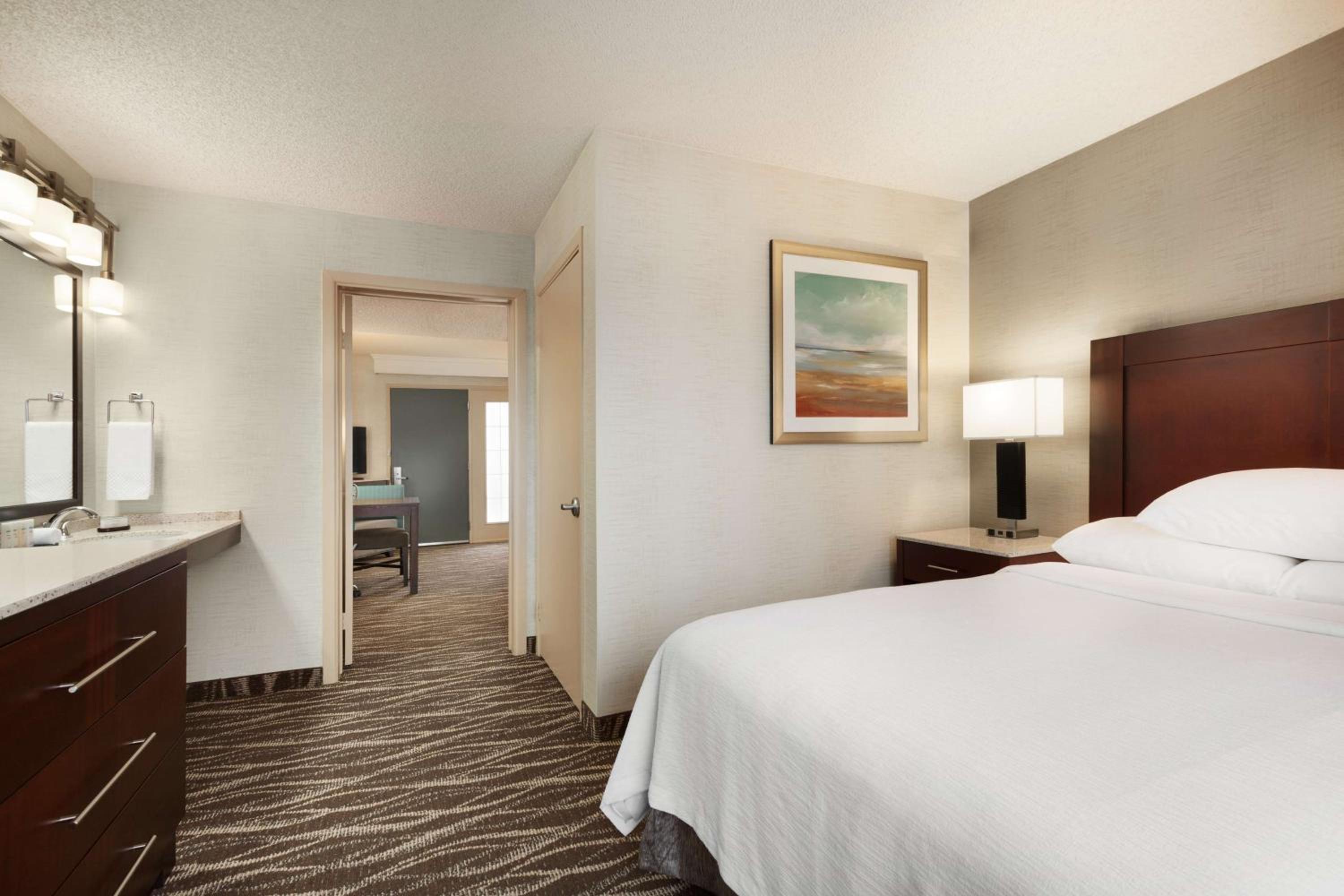 One-Bedroom Double Suite with Bath Tub - Mobility Access - Photo 1