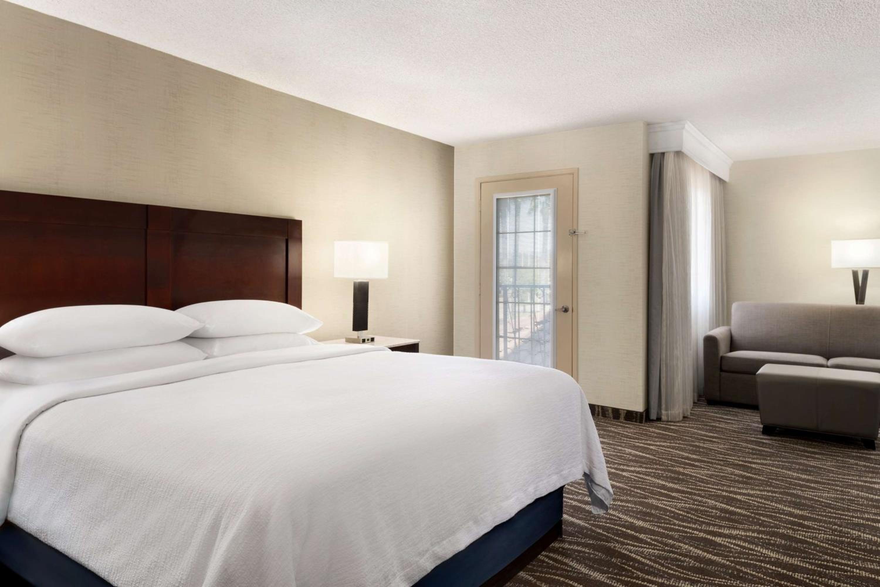 Executive King Suite - Non-Smoking - Photo 3