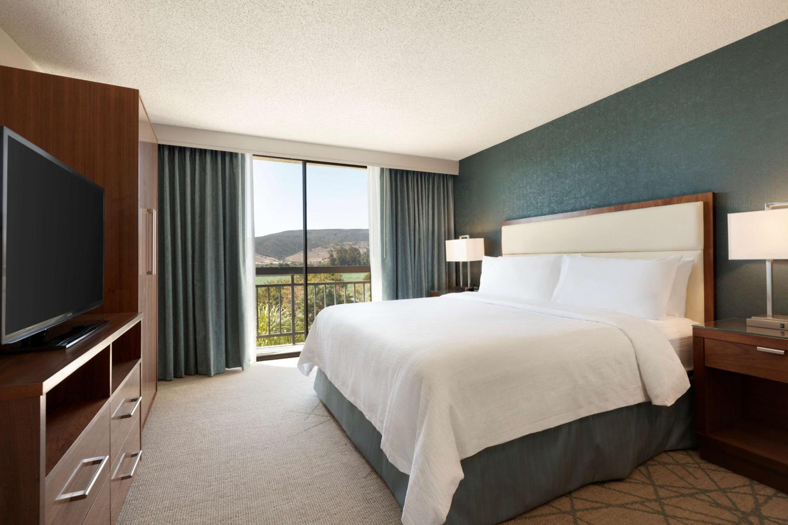 Executive King Suite - Non-Smoking - Photo 6