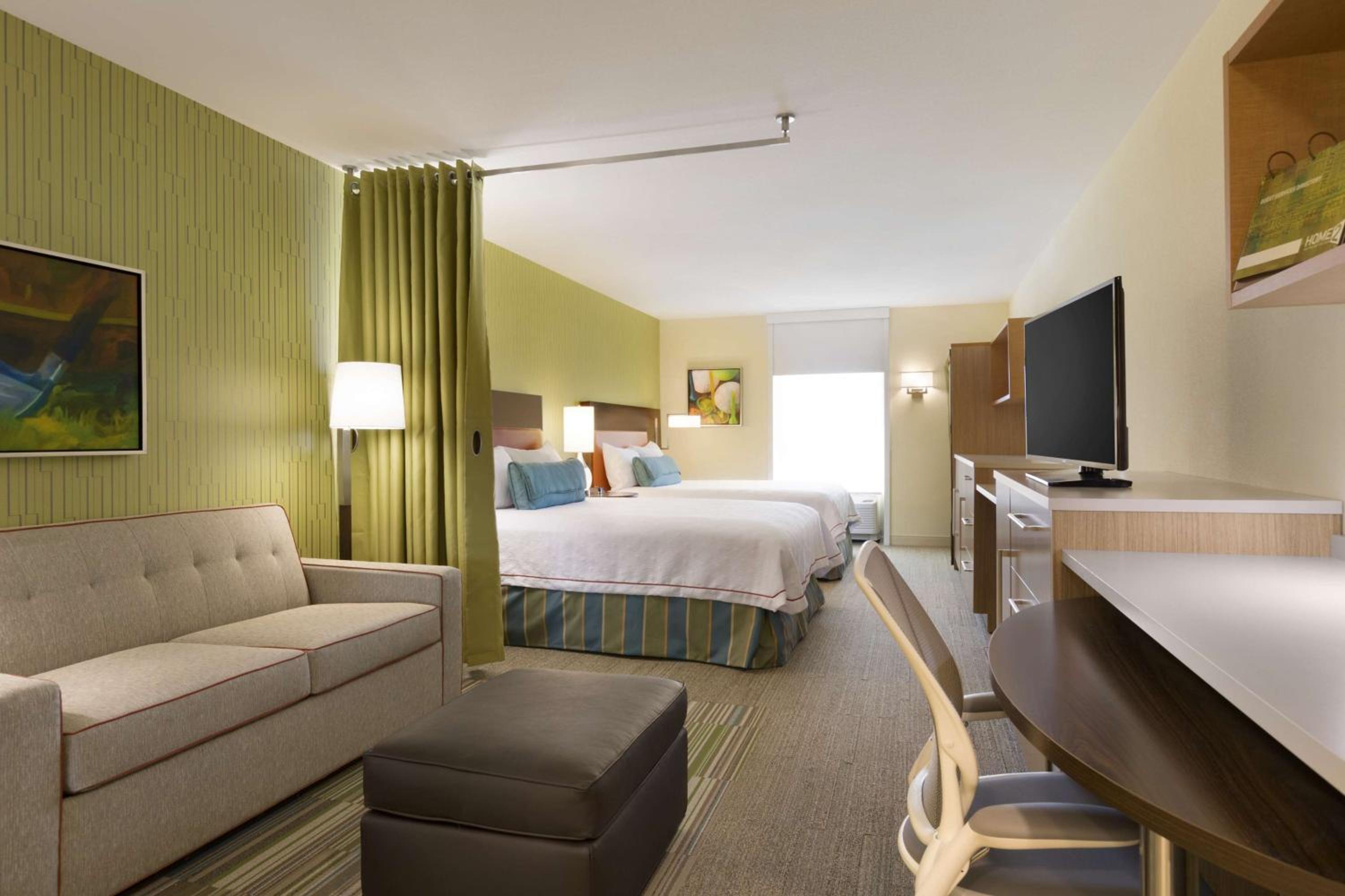 Queen Studio with Two Queen Beds - Non-Smoking photo 1