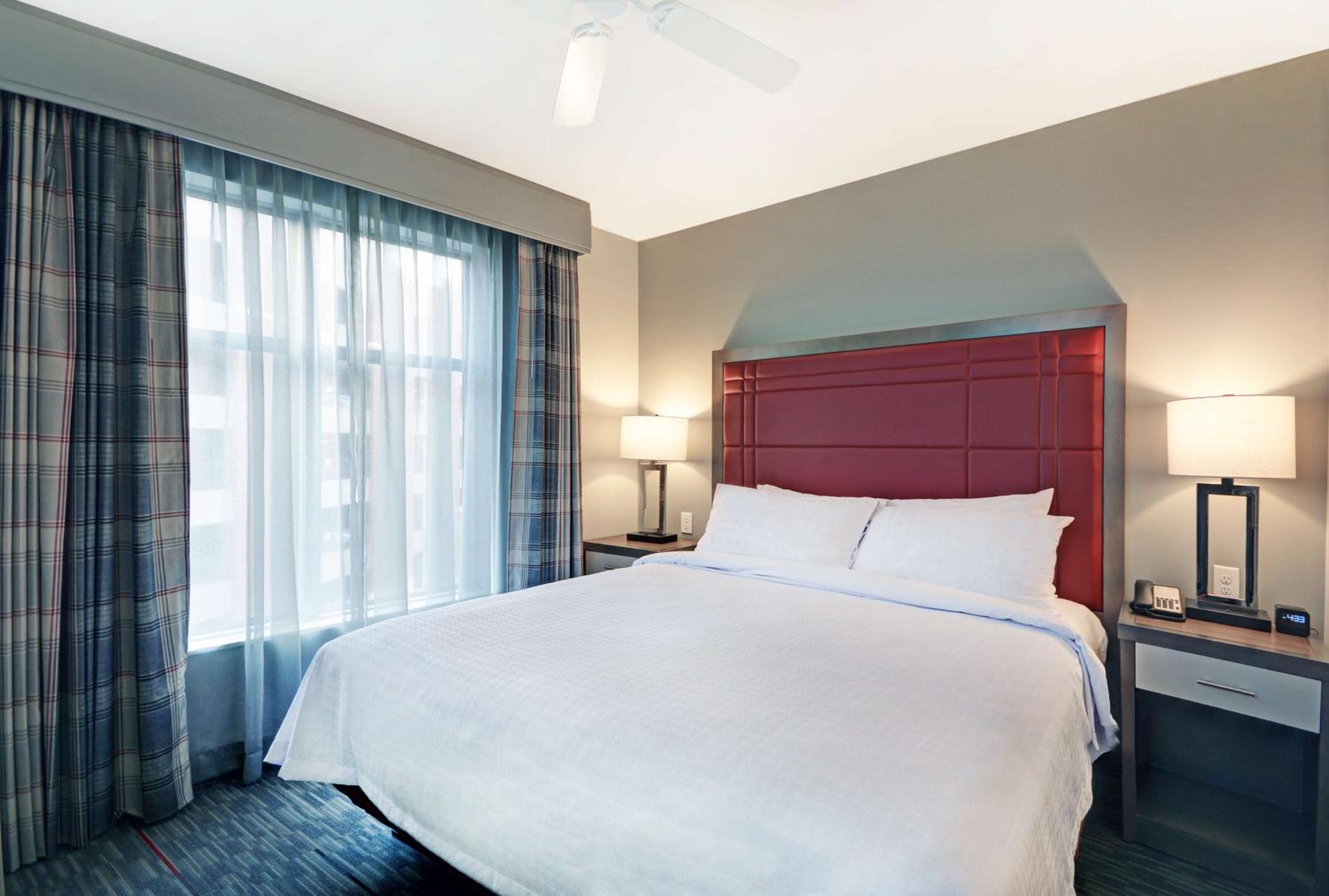 One-Bedroom King Suite - Non-Smoking - Photo 3