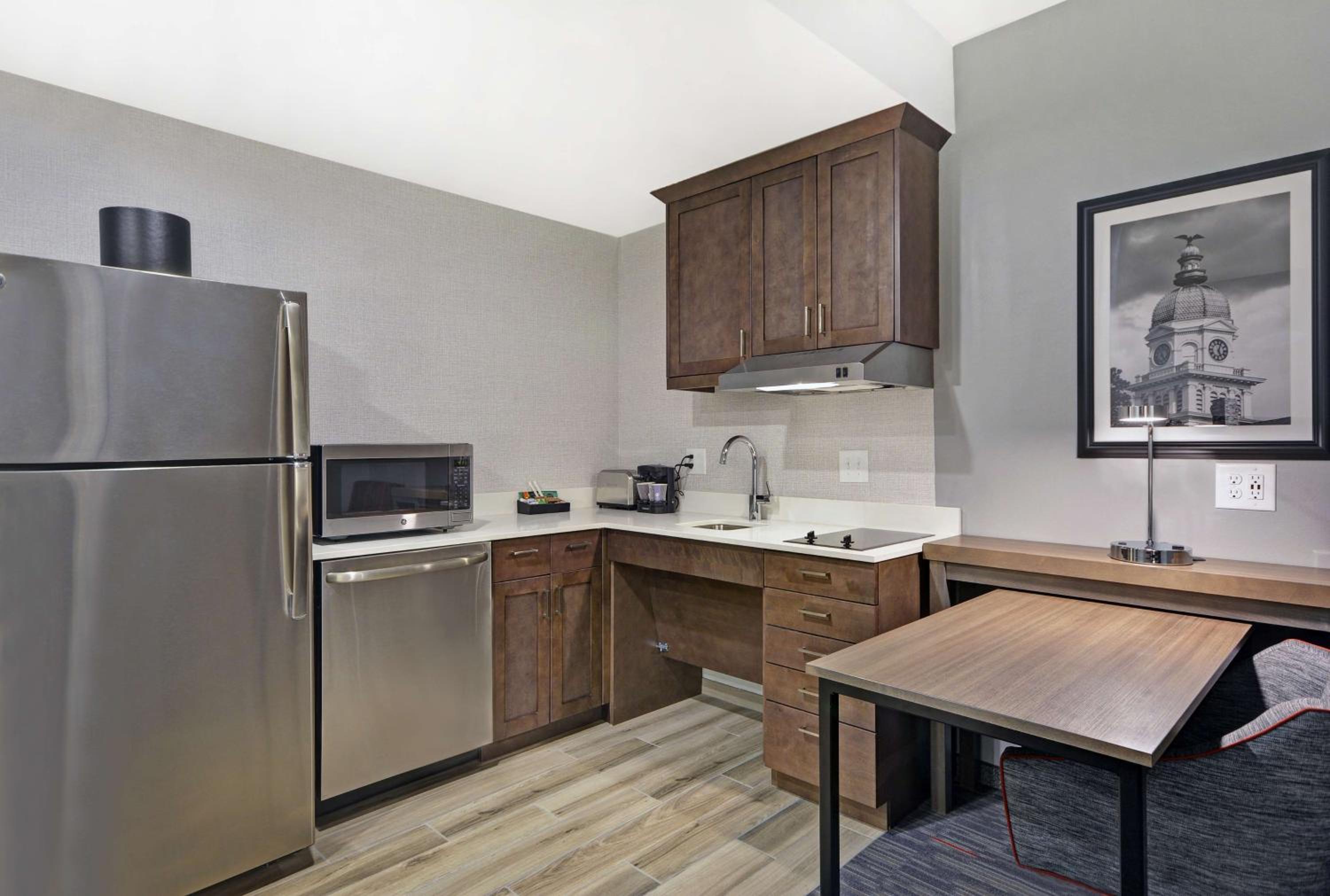 King Suite - Mobility Accessible/Non-Smoking photo 2