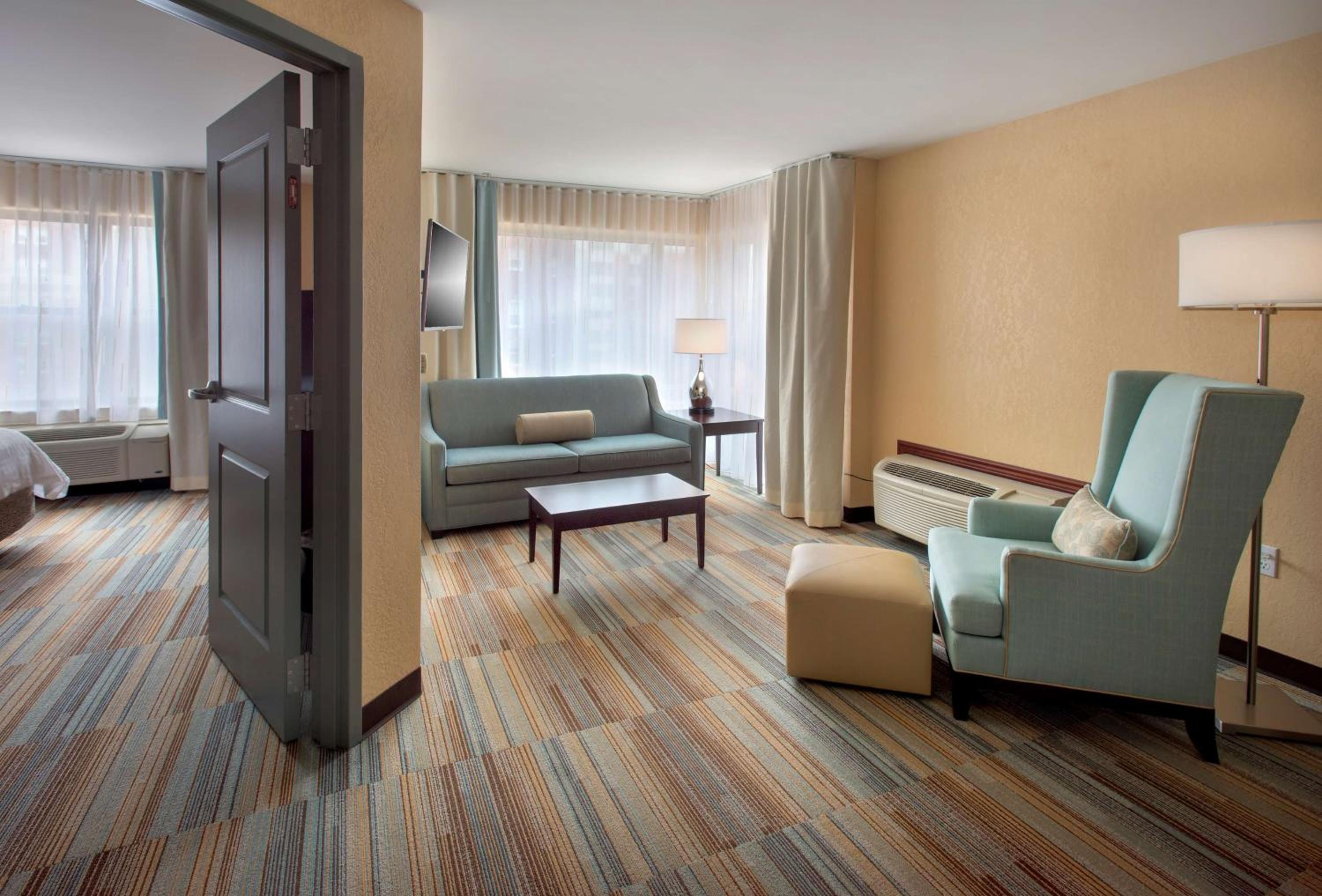 One-Bedroom King Suite with Bathtub - Mobility Access - Photo 2