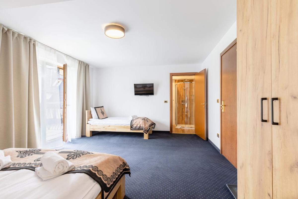 Triple Room with Balcony photo 1