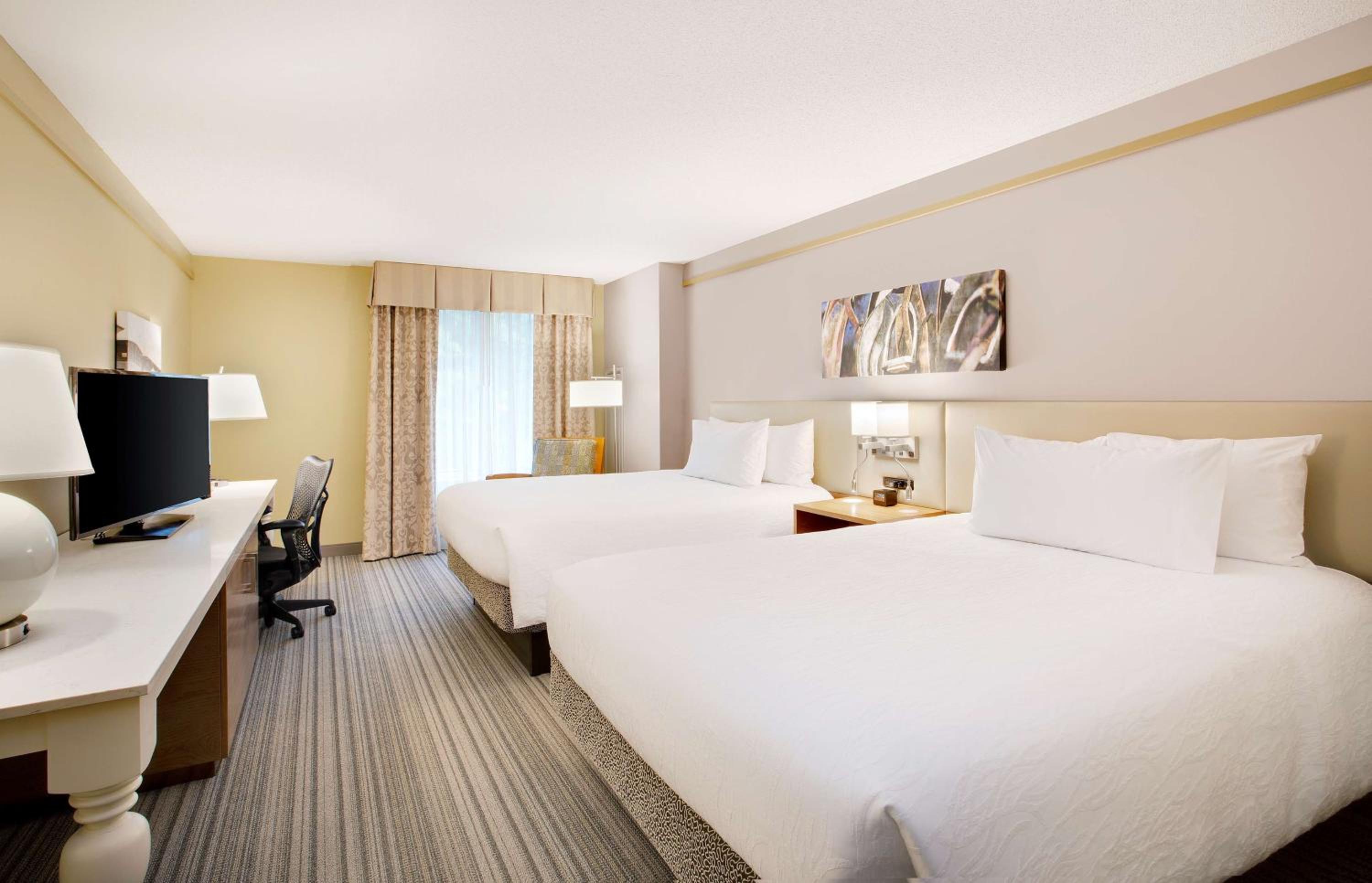 Queen Room with Two Queen Beds - Photo 3