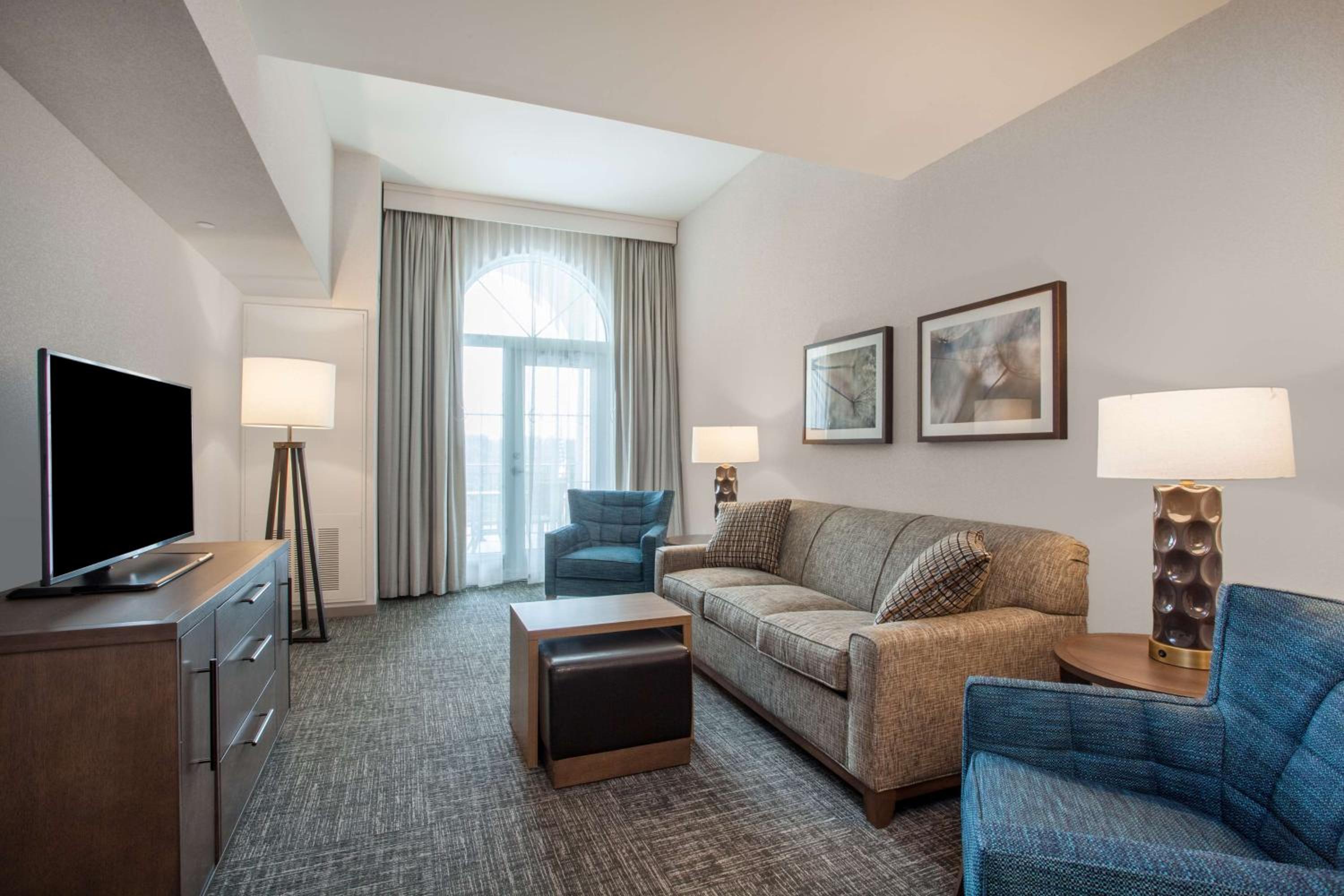 One-Bedroom King Suite - Non-Smoking
