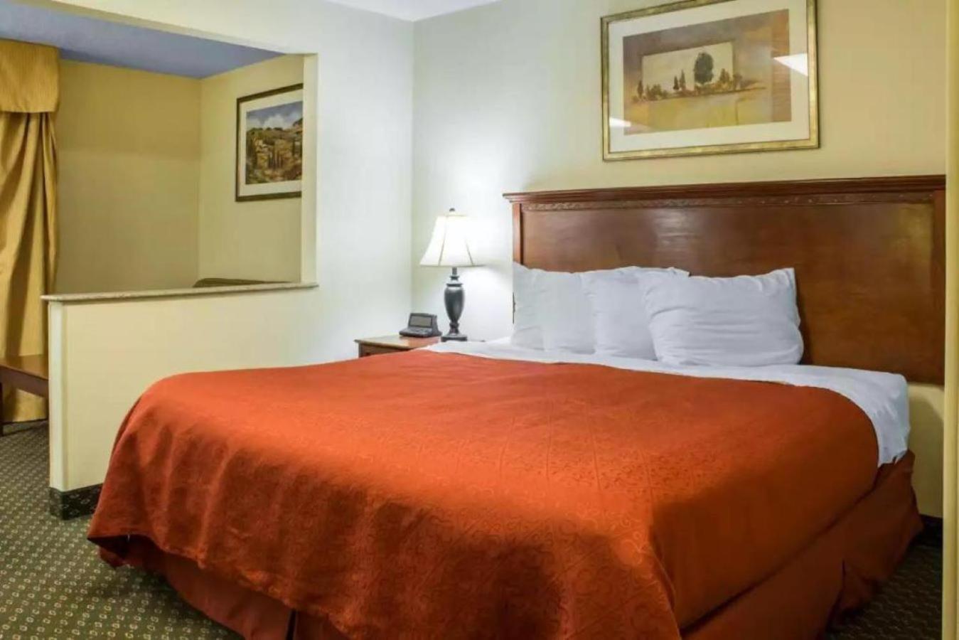 King Room - Accessible/Non-Smoking photo 1