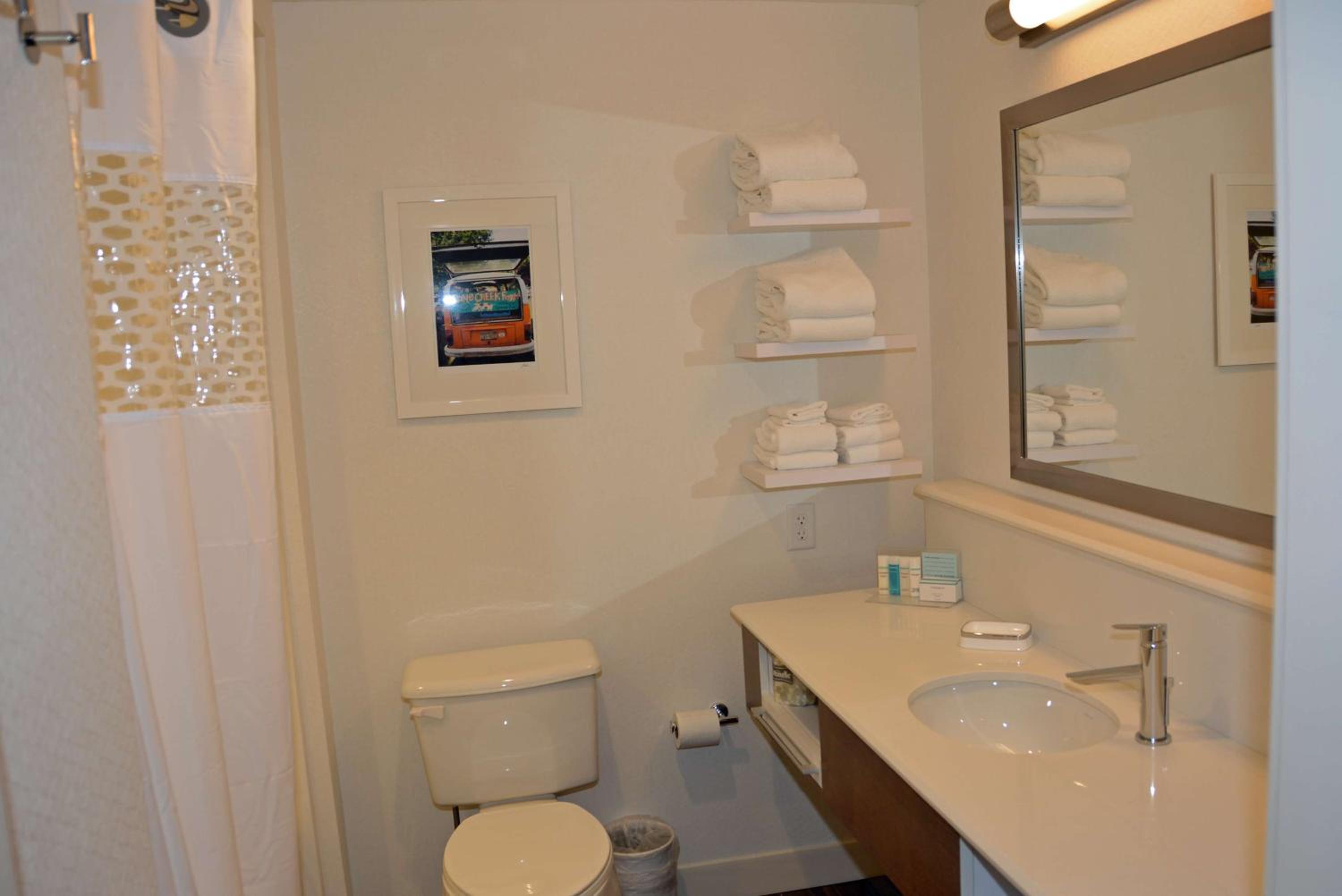 King Room - Non-Smoking photo 3