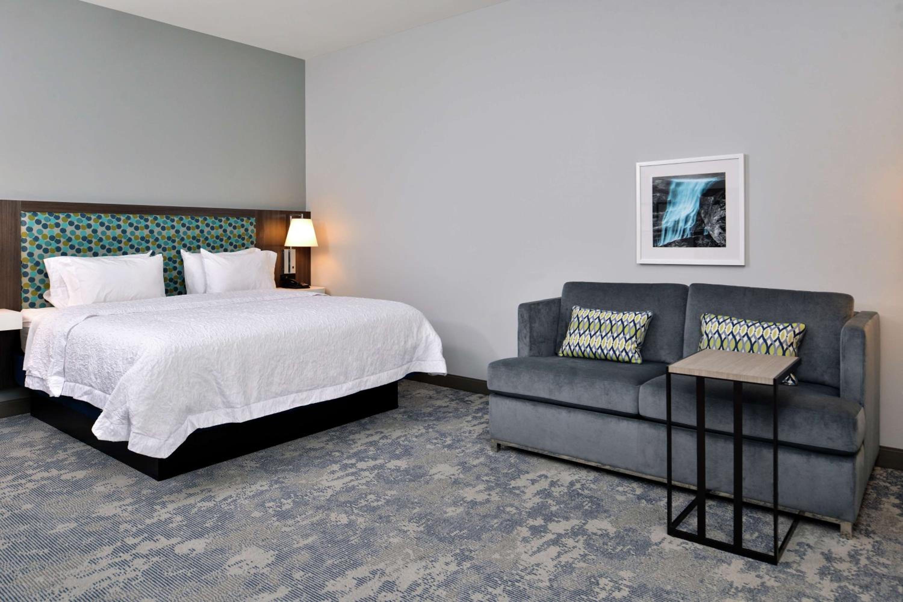 King Room with Sofa Bed - Non-Smoking - Photo 1