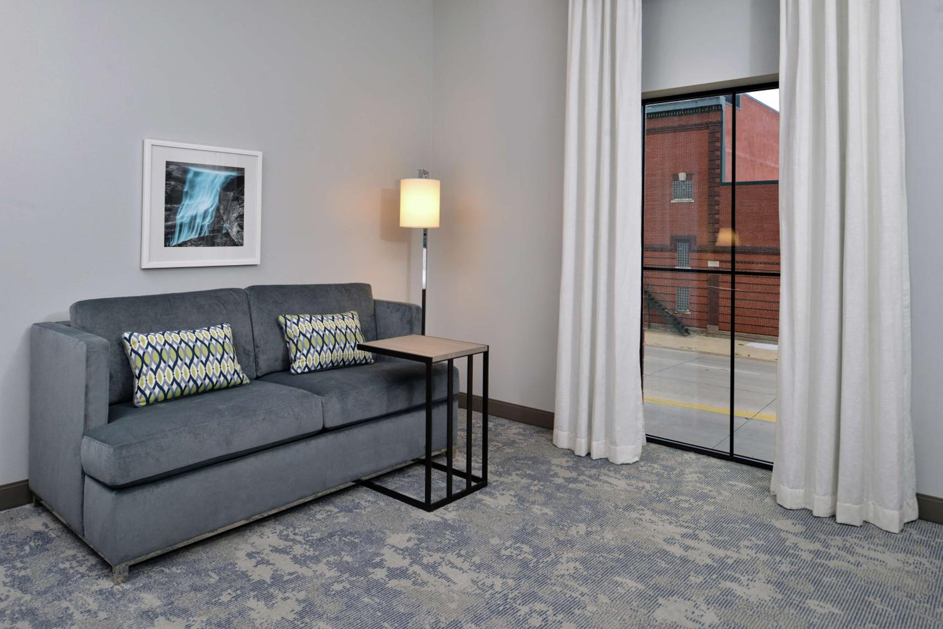 King Room with Sofa Bed - Non-Smoking - Photo 5