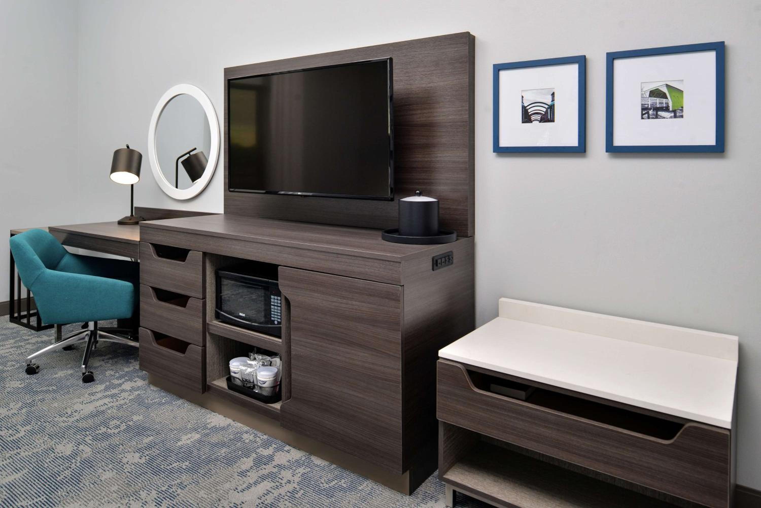 King Room - Hearing Access/Non-Smoking - Photo 8