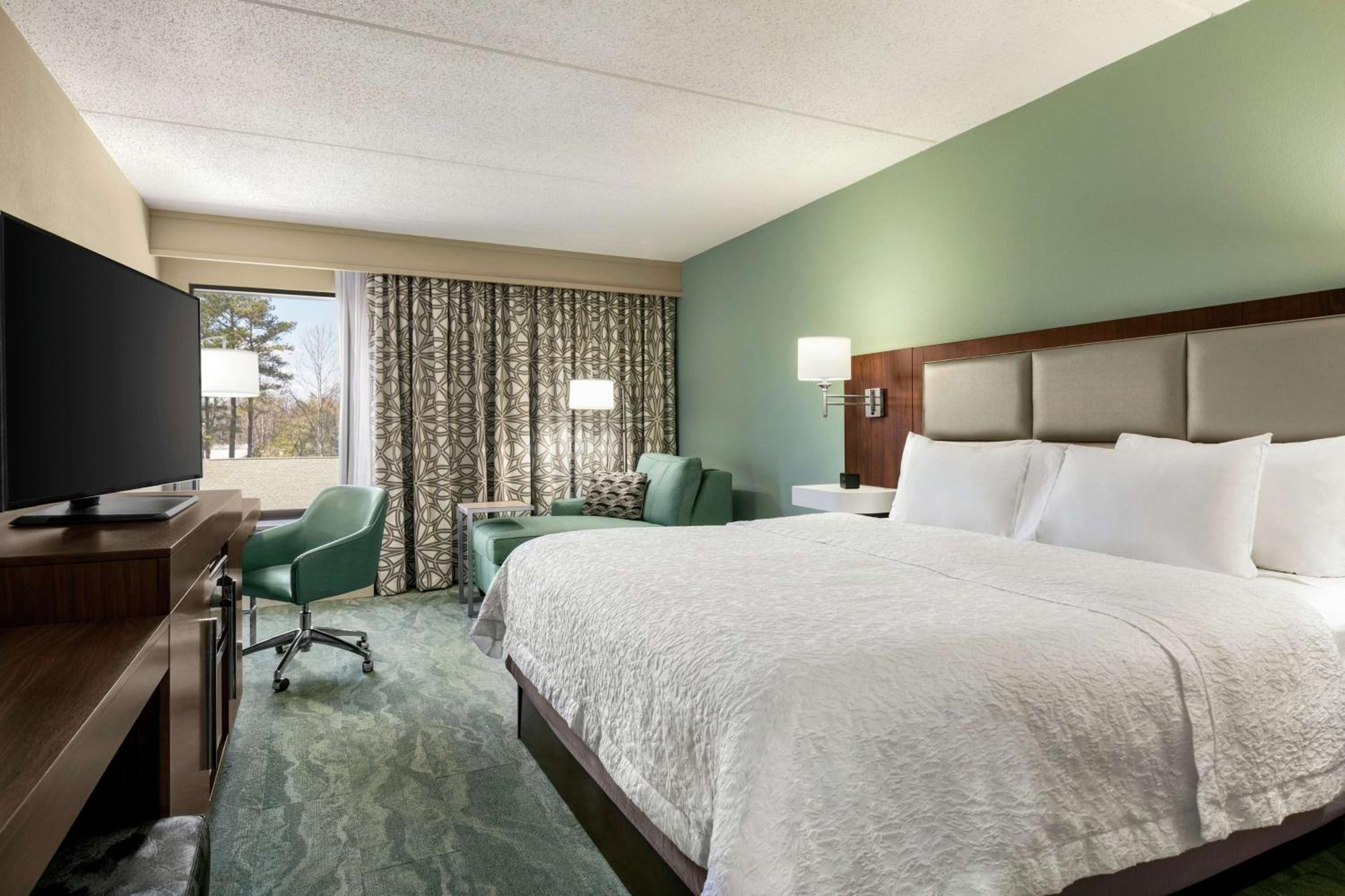 King Room with King Bed - Non-Smoking