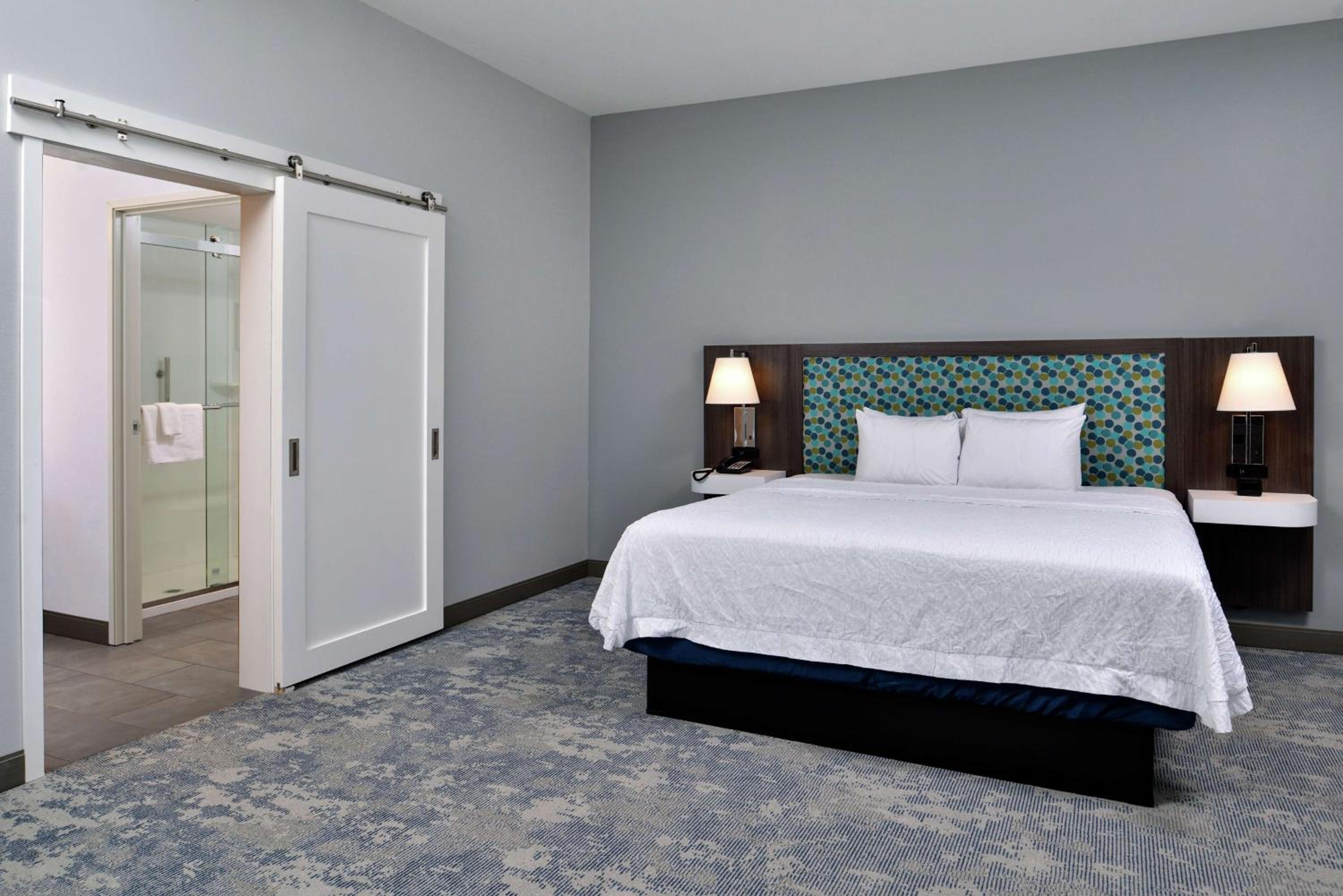 One-Bedroom King Suite - Non-Smoking - Photo 2
