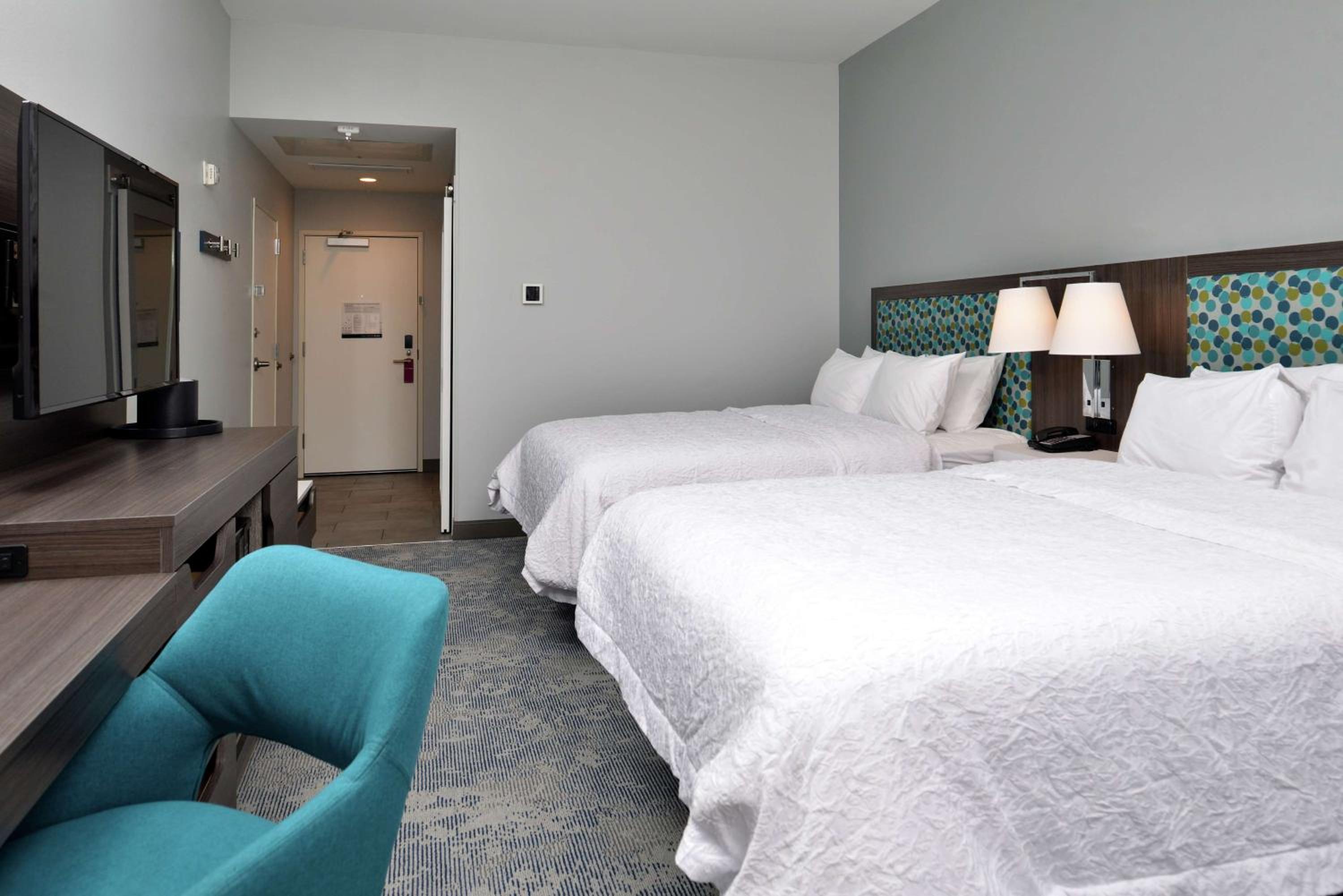 Queen Room with Two Queen Beds - Hearing Access/Non-Smoking - Photo 2
