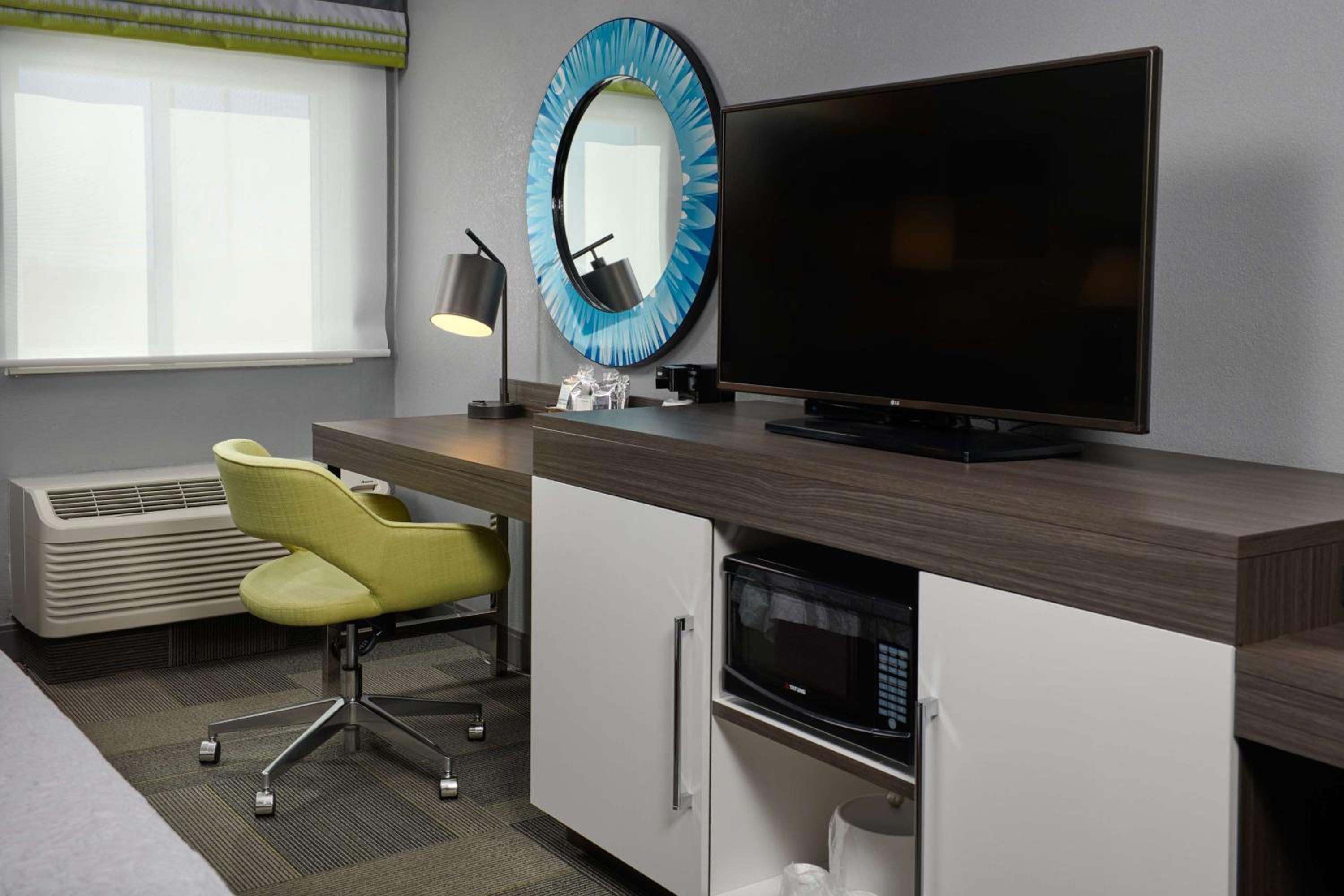 King Room - Mobility Access/Non-Smoking - Photo 1