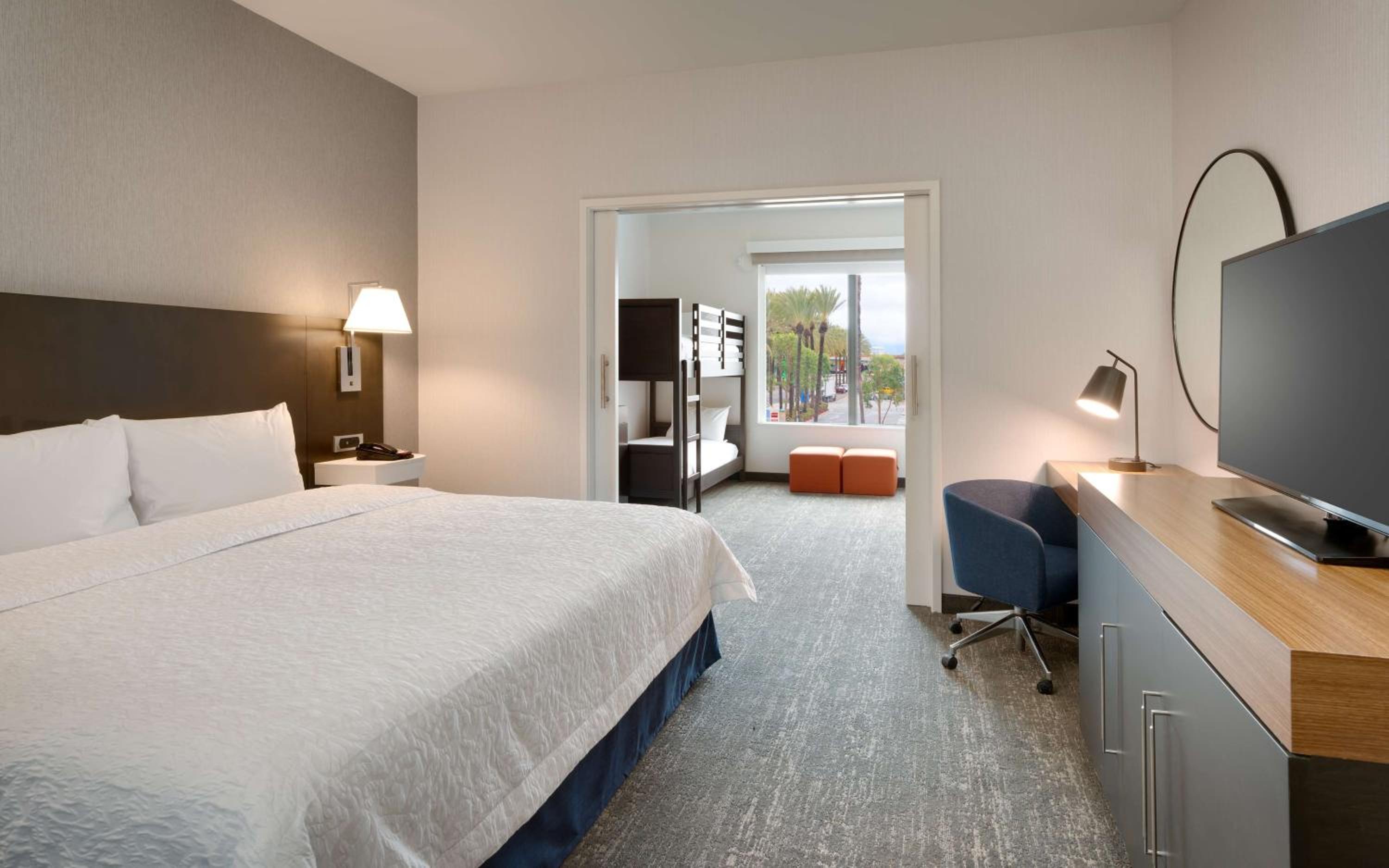One-Bedroom King Suite with Bunk Bed - Photo 5