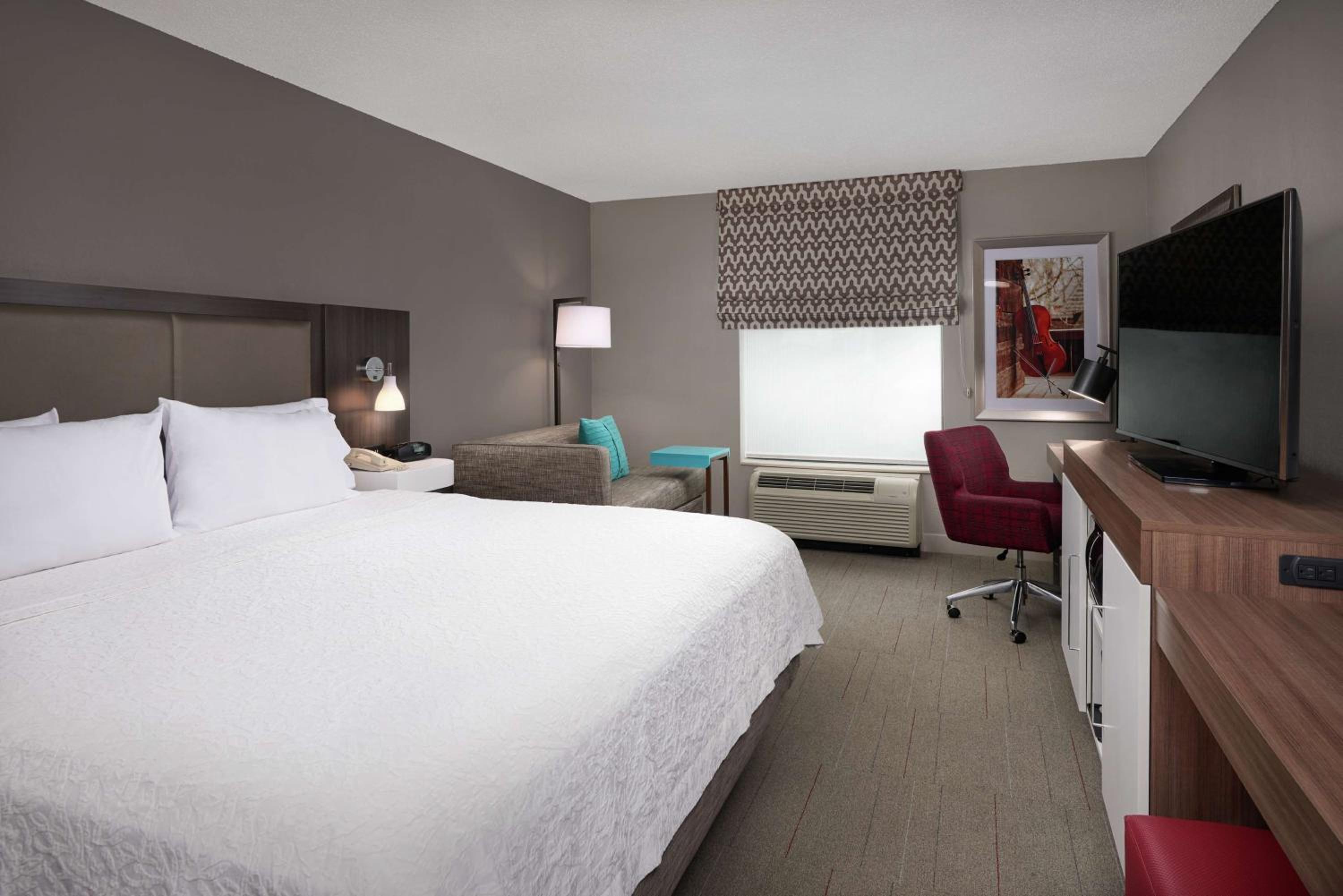 King Room with King Bed - Non-Smoking