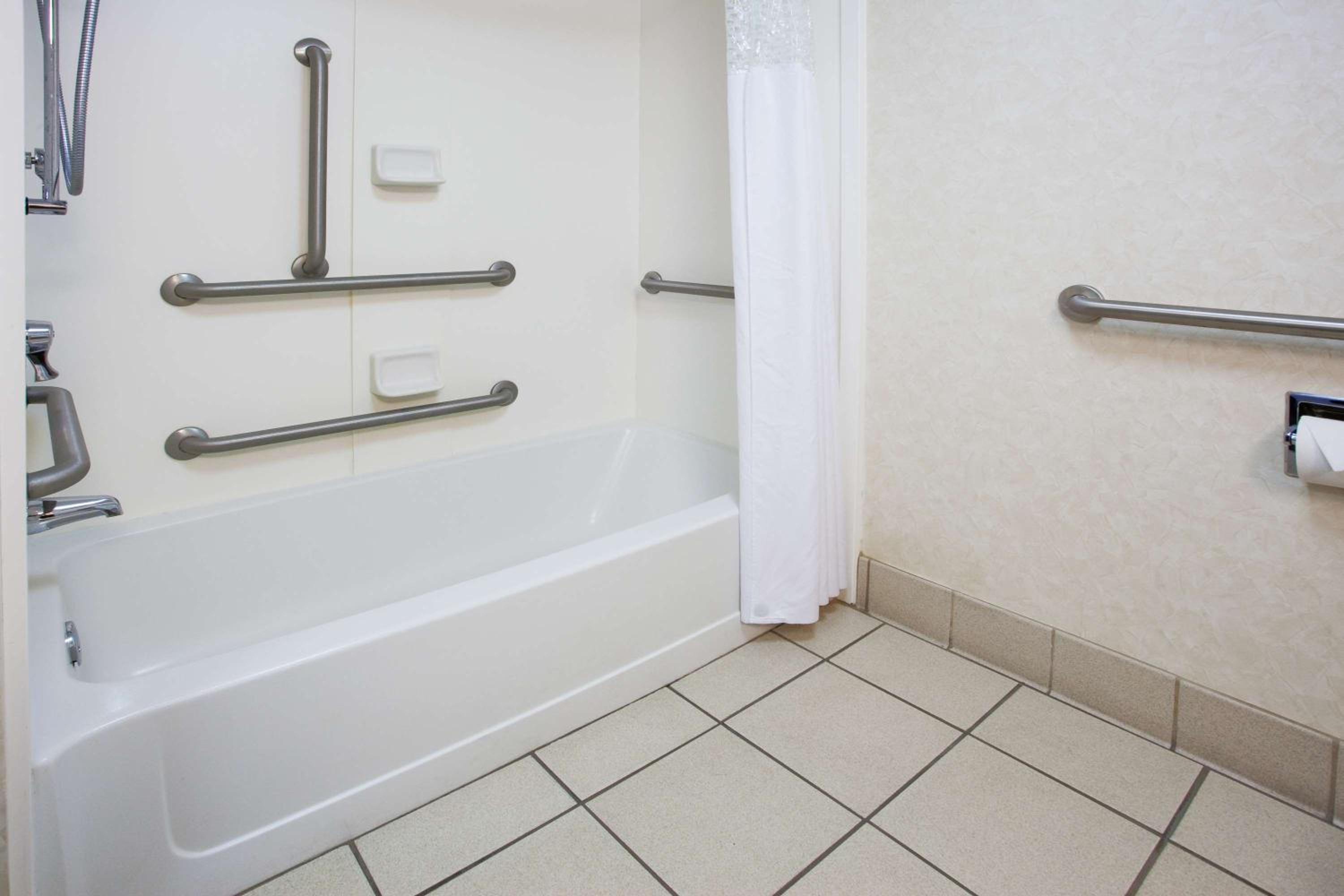 King Room - Mobility Access/Non-Smoking photo 2