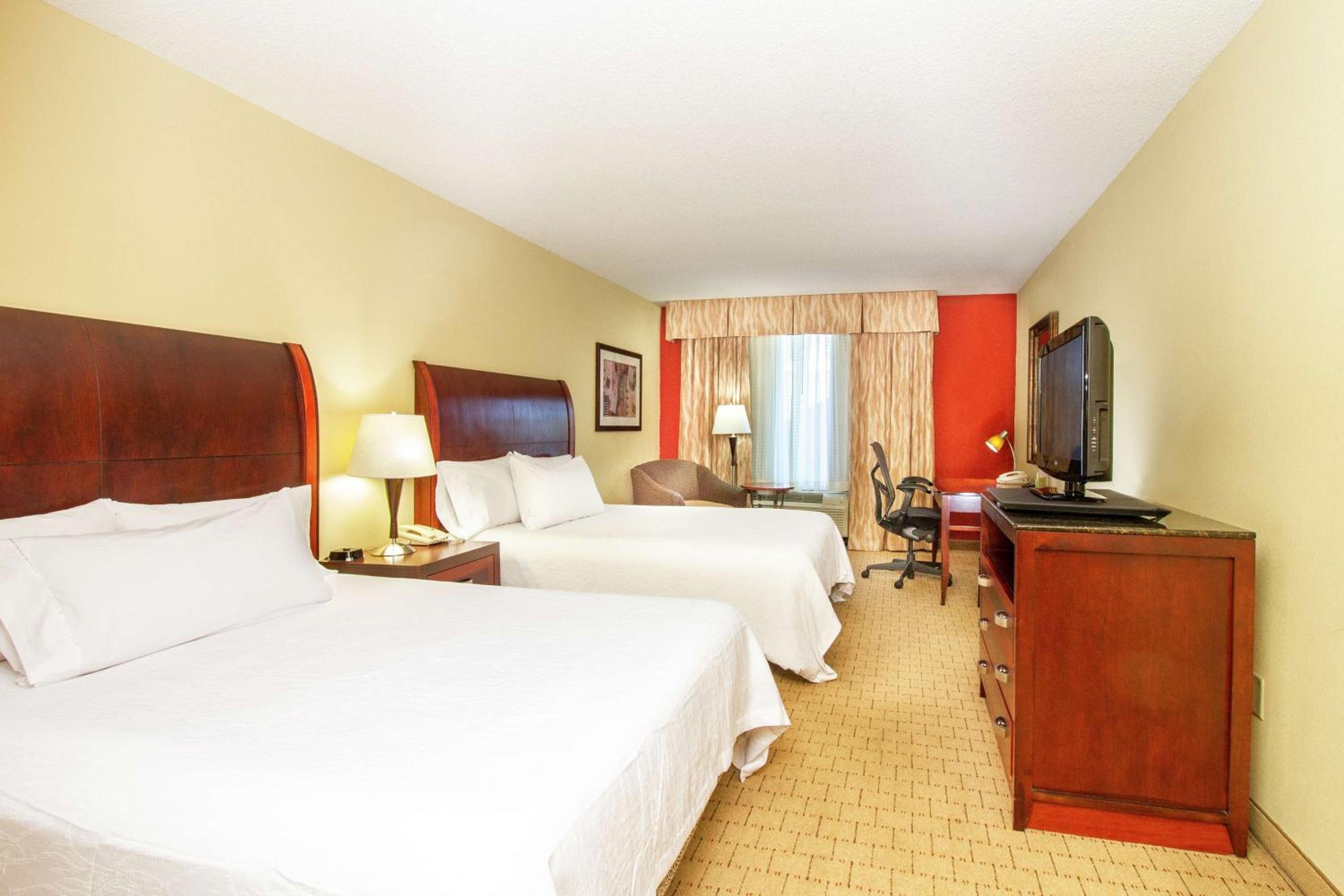 Queen Room with Two Queen Beds - Photo 2