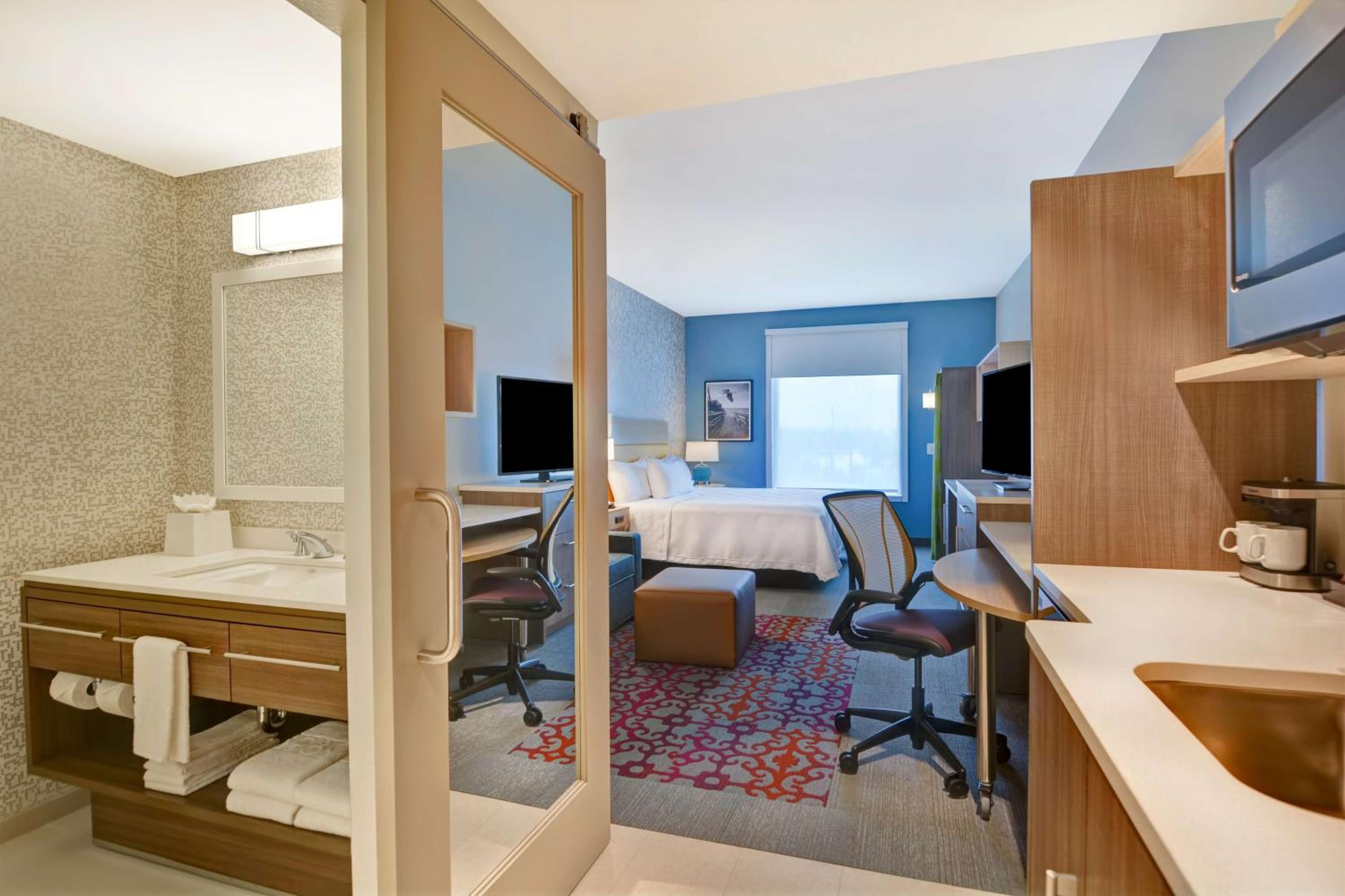 King Studio Suite - Non-Smoking - Photo 2