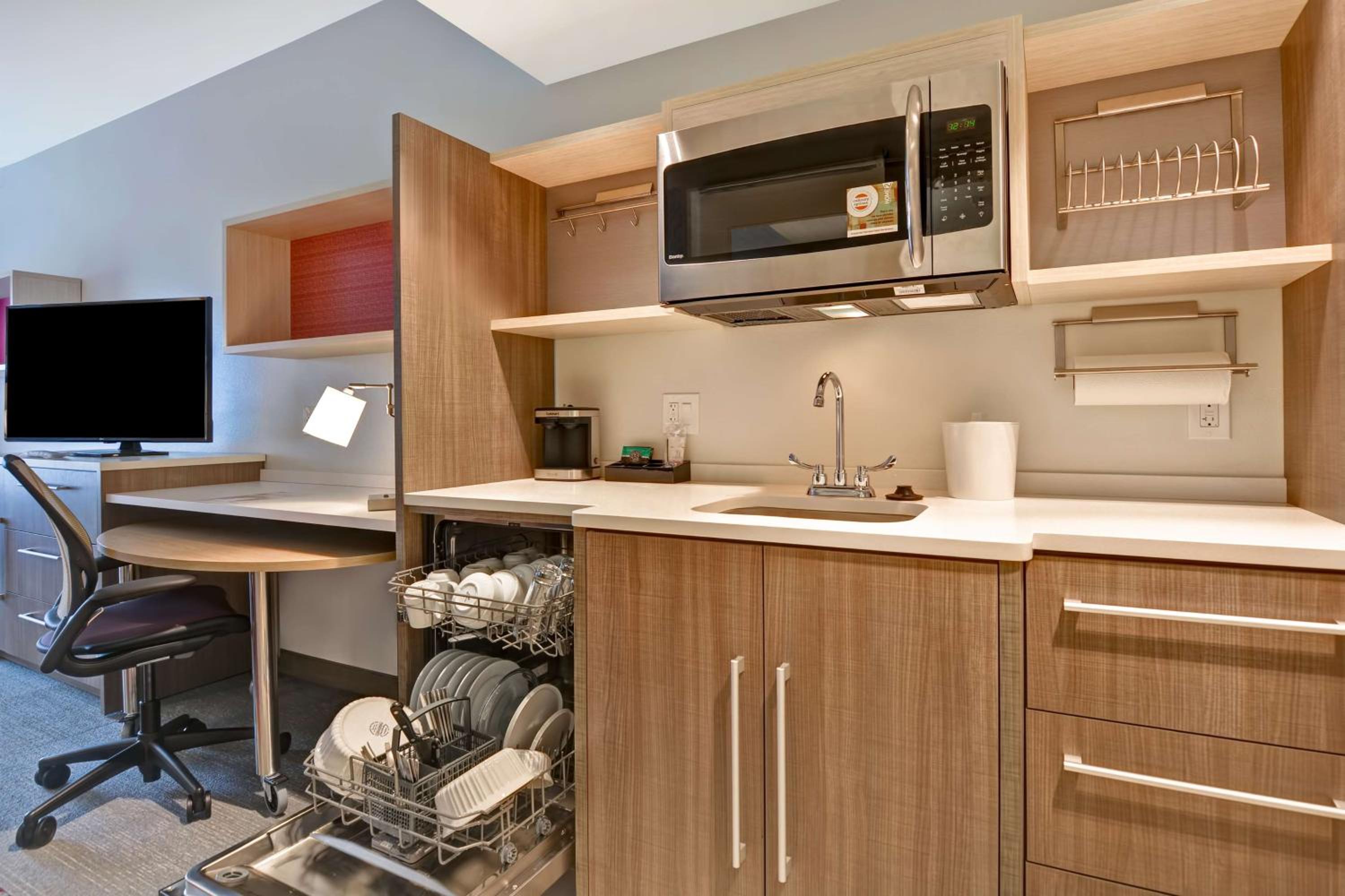 One-Bedroom King Suite - Non-Smoking - Photo 4
