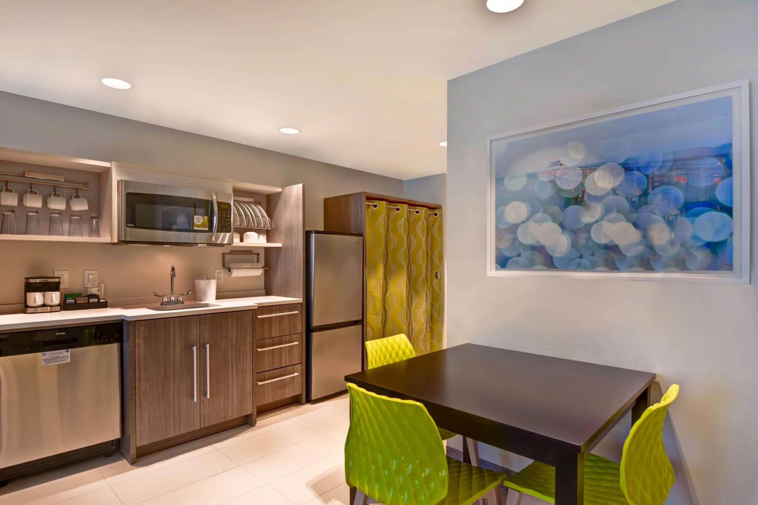 One-Bedroom King Suite - Non-Smoking - Photo 2