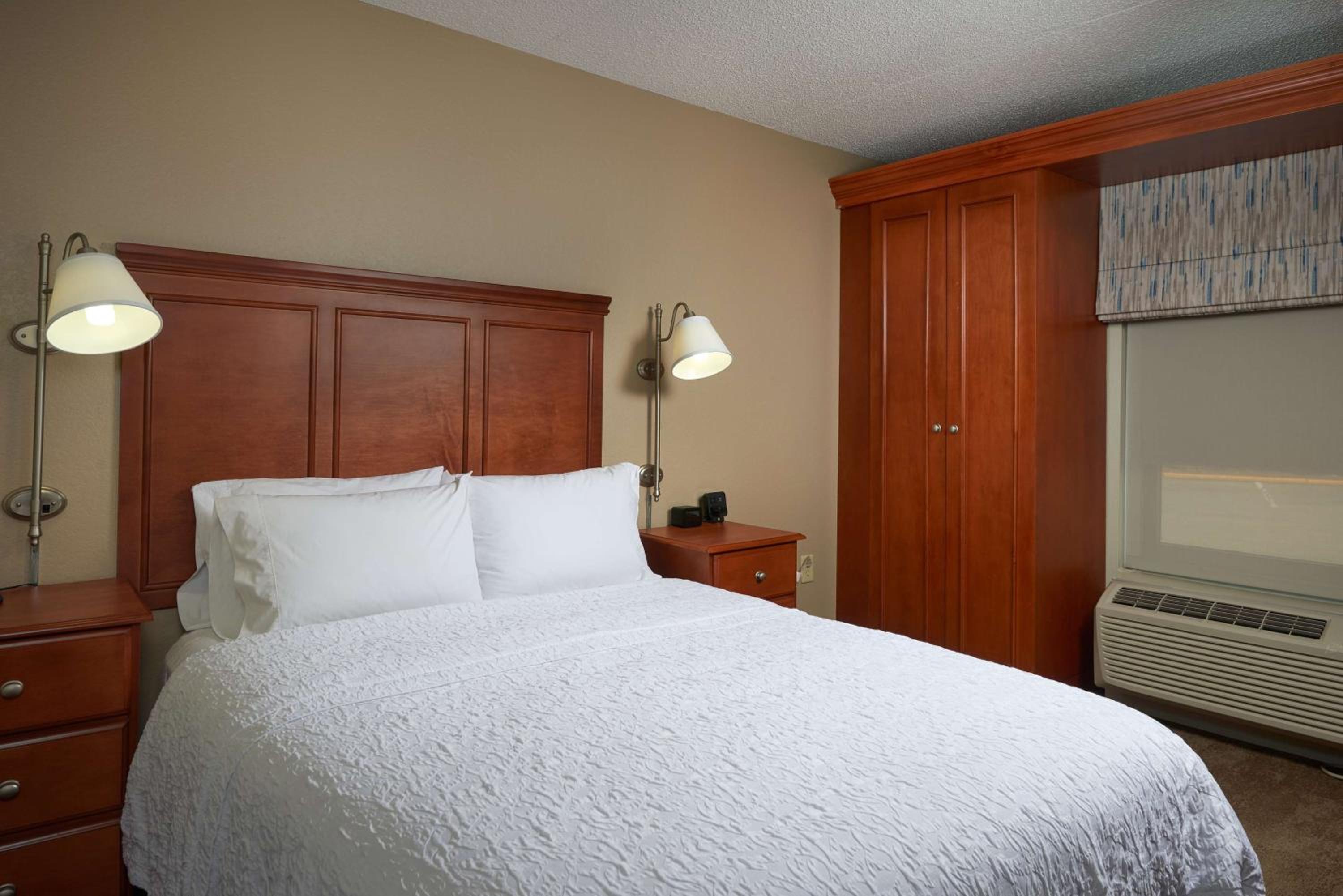 Queen Room - Non-Smoking - Photo 1