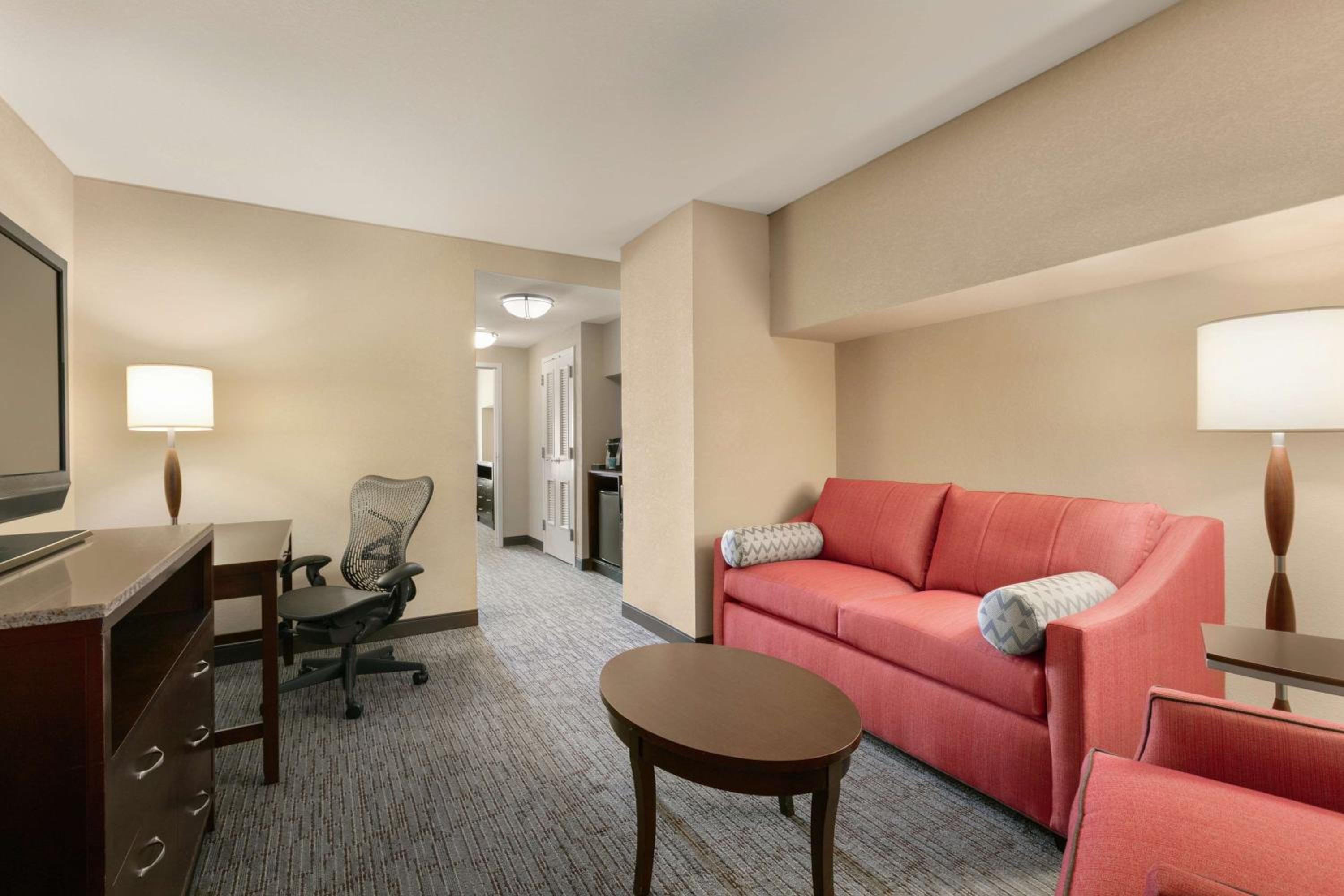 Junior King Suite with Seating Area - Photo 2
