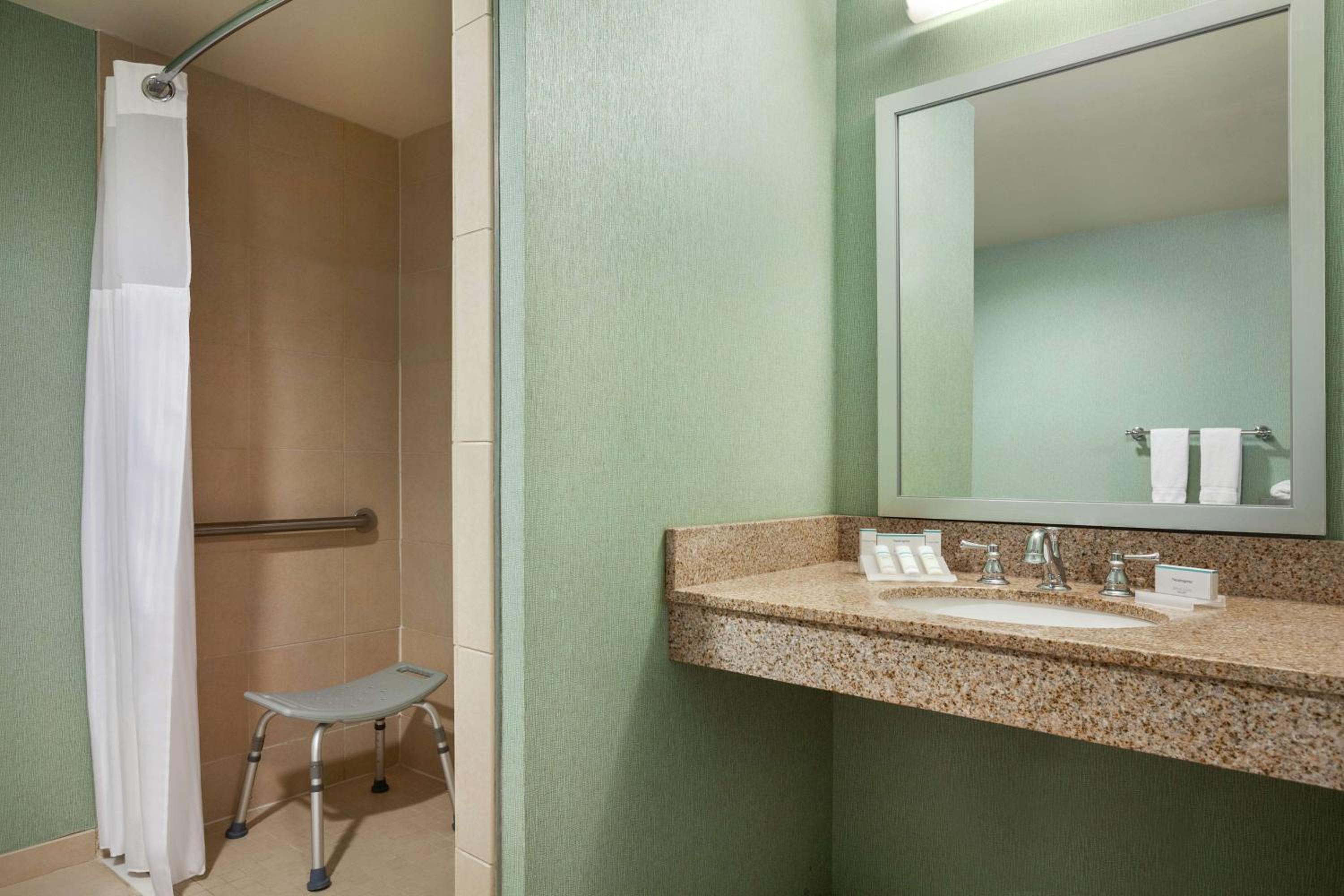 Queen Room with Two Queen Beds and Roll-In Shower - Mobility Access - Photo 3