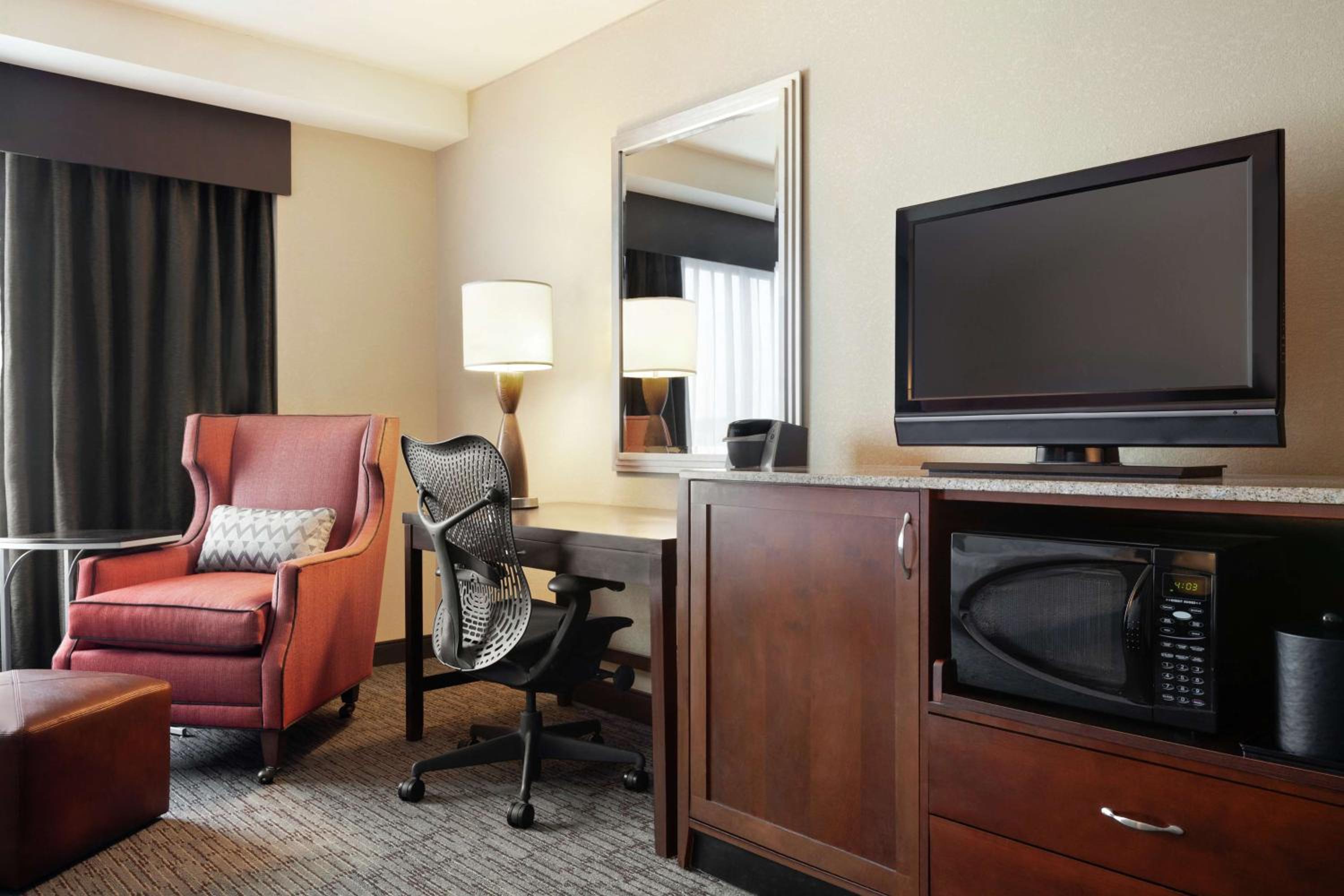 Queen Room with Two Queen Beds and Roll-In Shower - Mobility Access - Photo 8