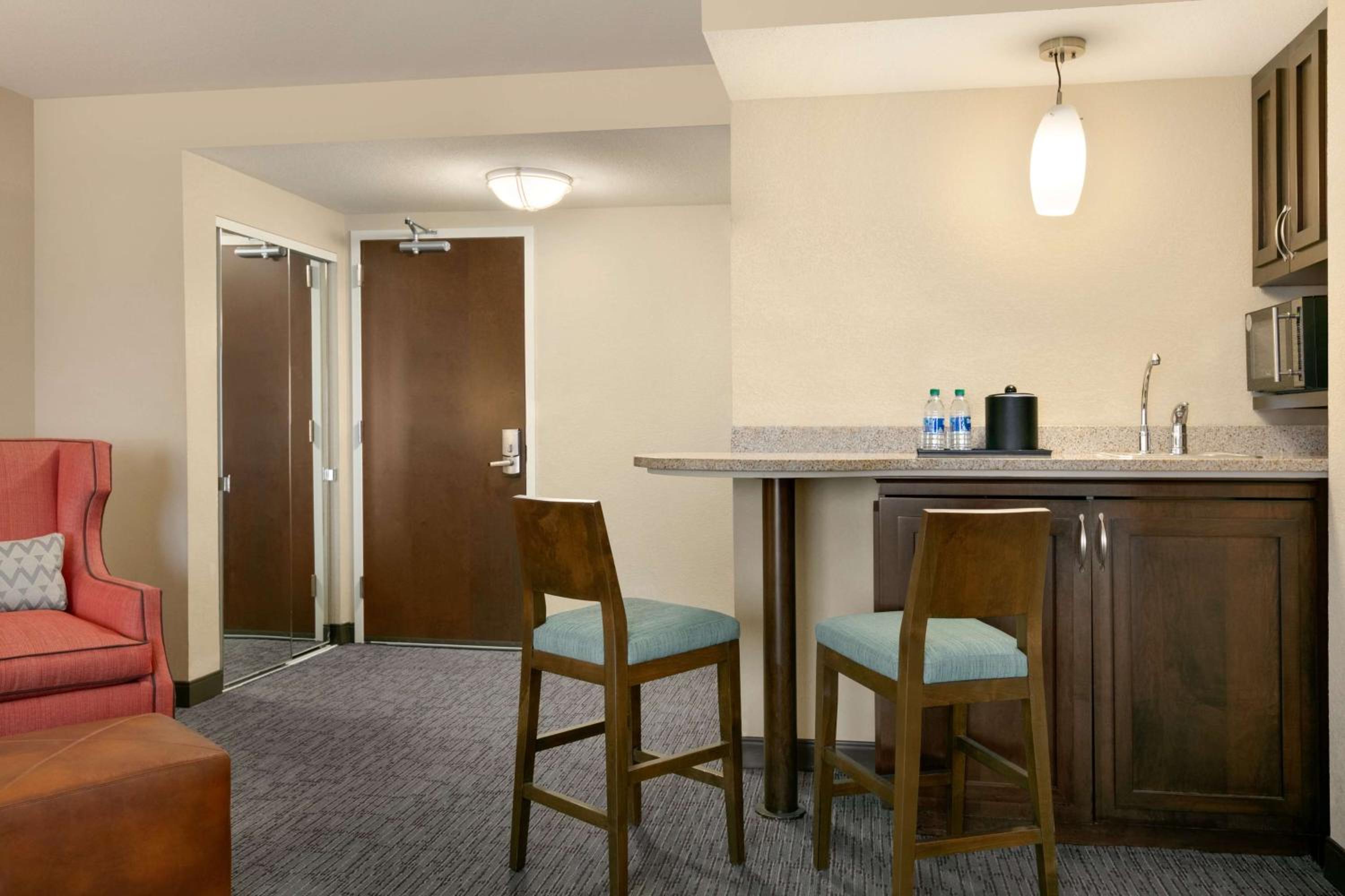 Deluxe King Suite - Photo 5