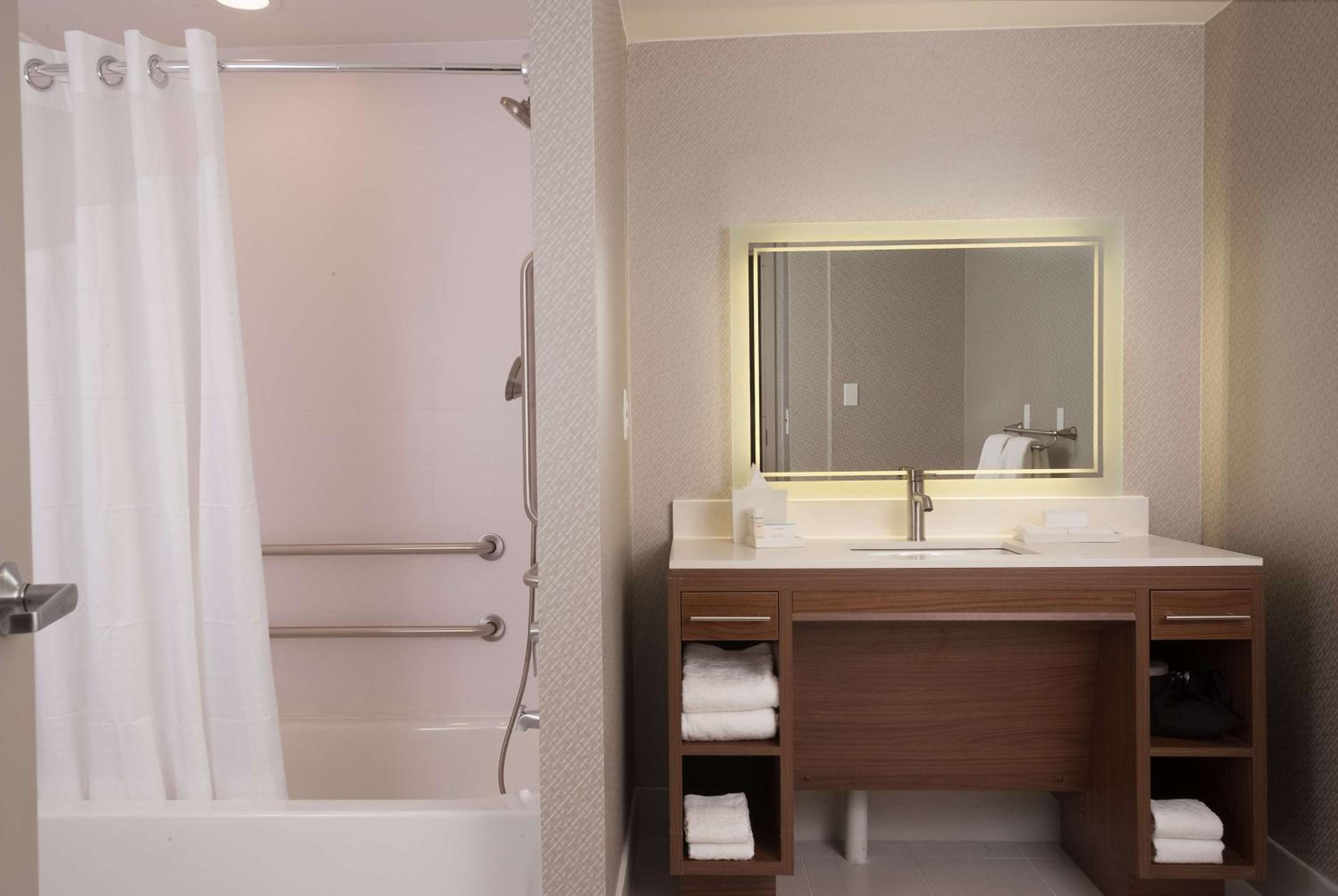 King Studio Suite - Mobility Access/Non-Smoking - Photo 2