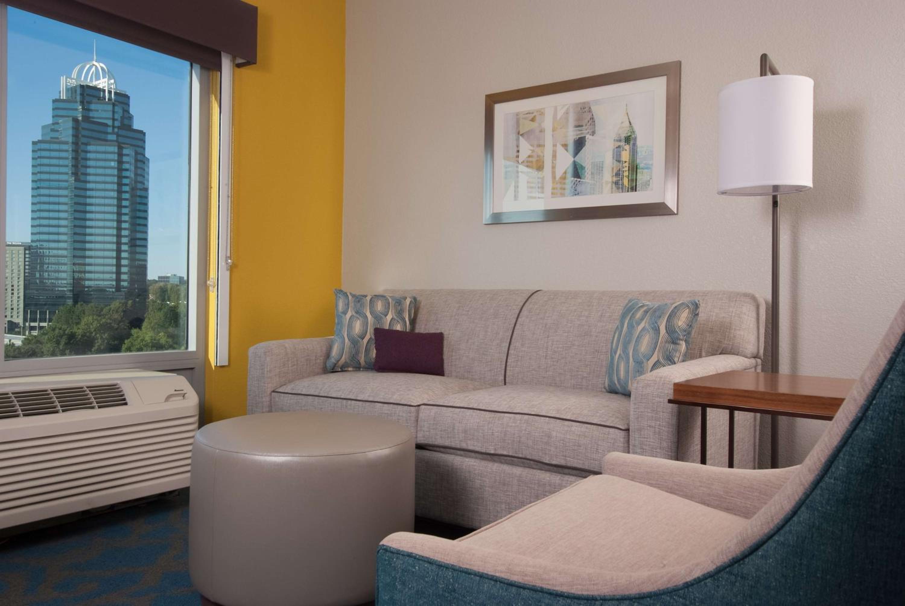 One-Bedroom Queen Suite with Two Queen Beds - Non-Smoking - Photo 6