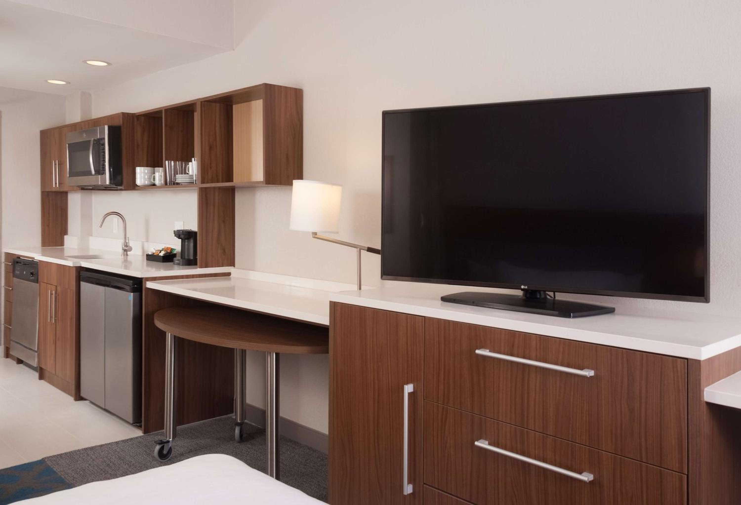 King Studio Suite - Non-Smoking - Photo 2