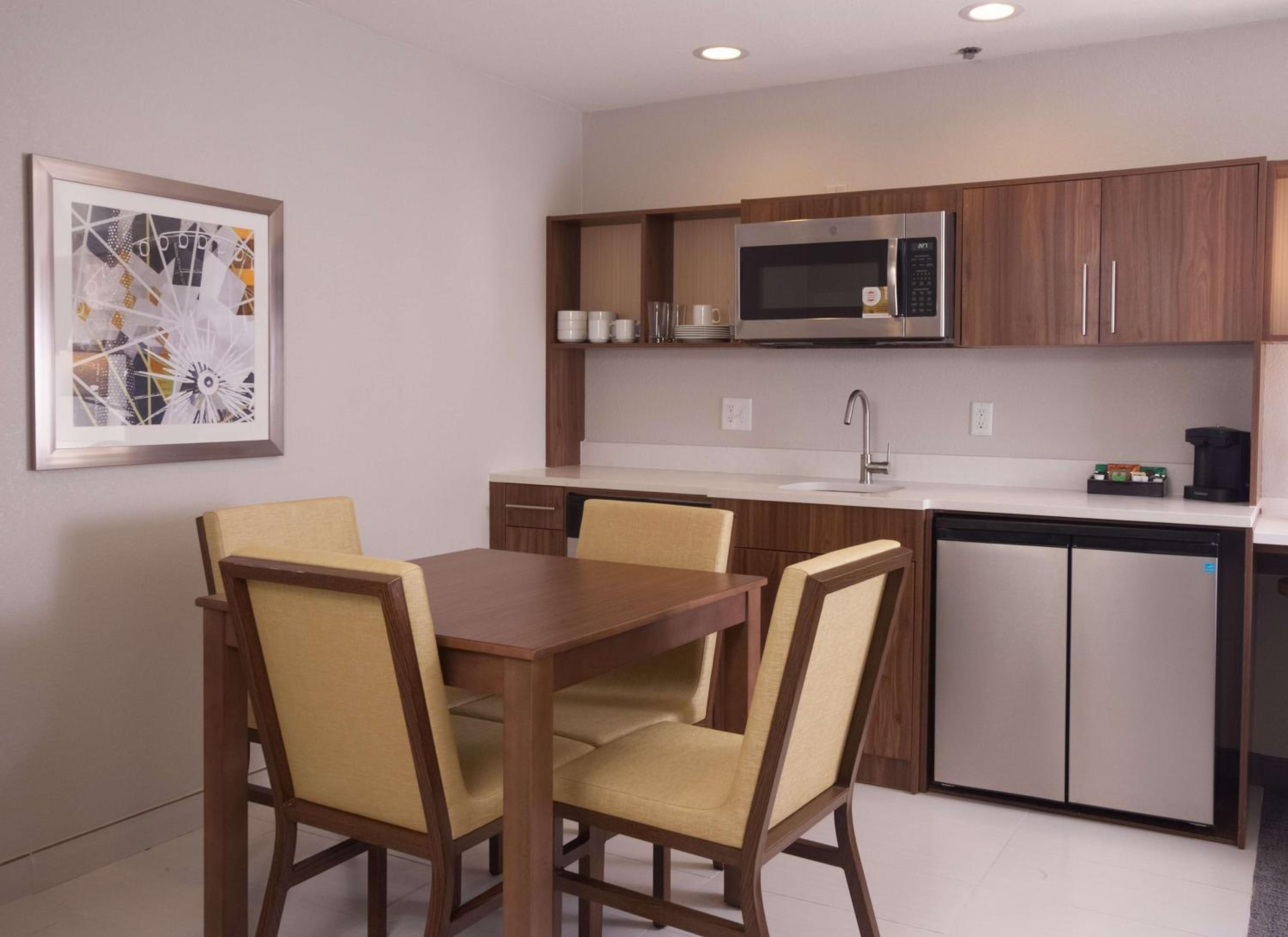 One-Bedroom King Suite - Non-Smoking - Photo 4