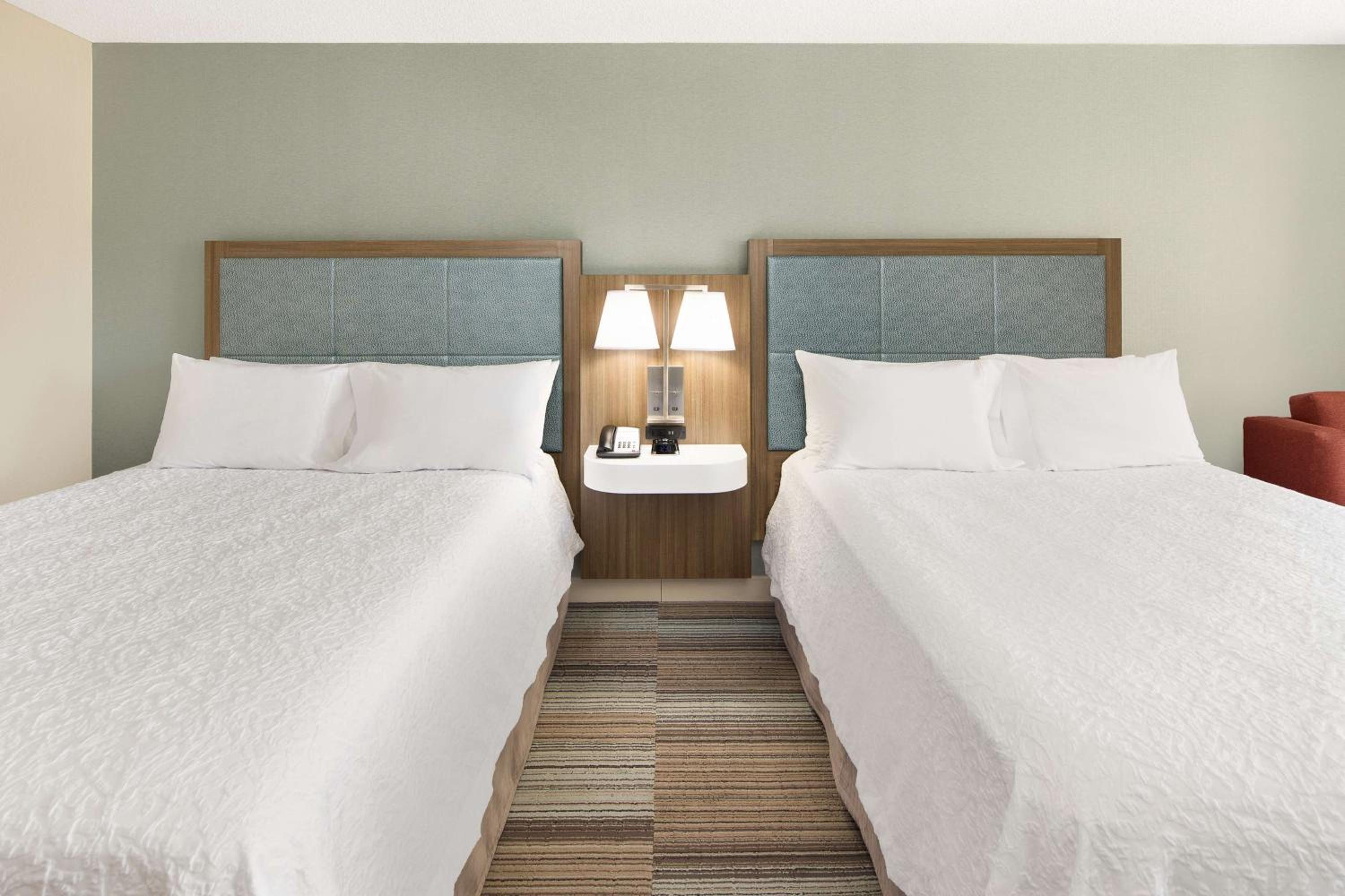 Room with Two Queen Beds - Non-Smoking - Photo 3