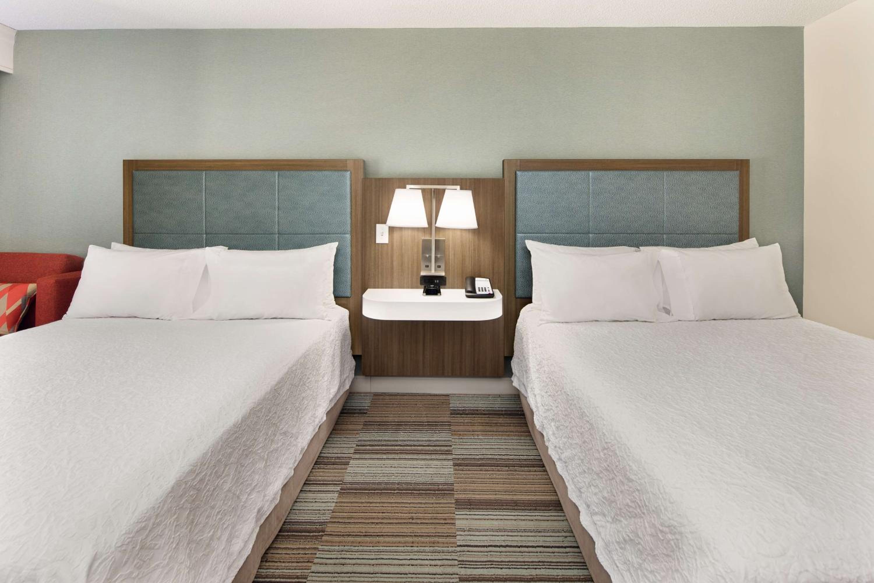 Queen Room with Two Queen Beds - Mobility Access/Non-Smoking - Photo 4