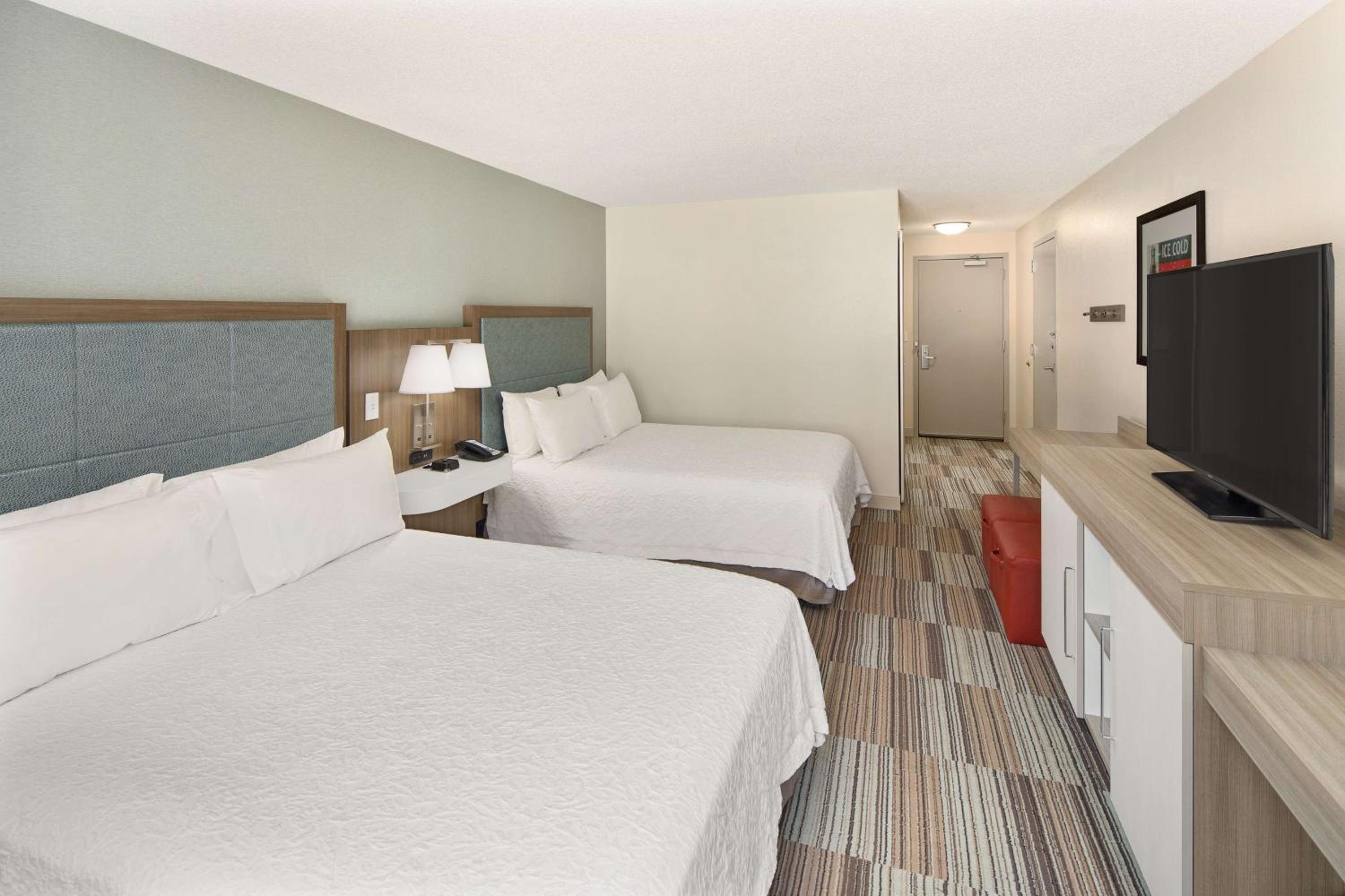 Queen Room with Two Queen Beds - Mobility Access/Non-Smoking - Photo 2