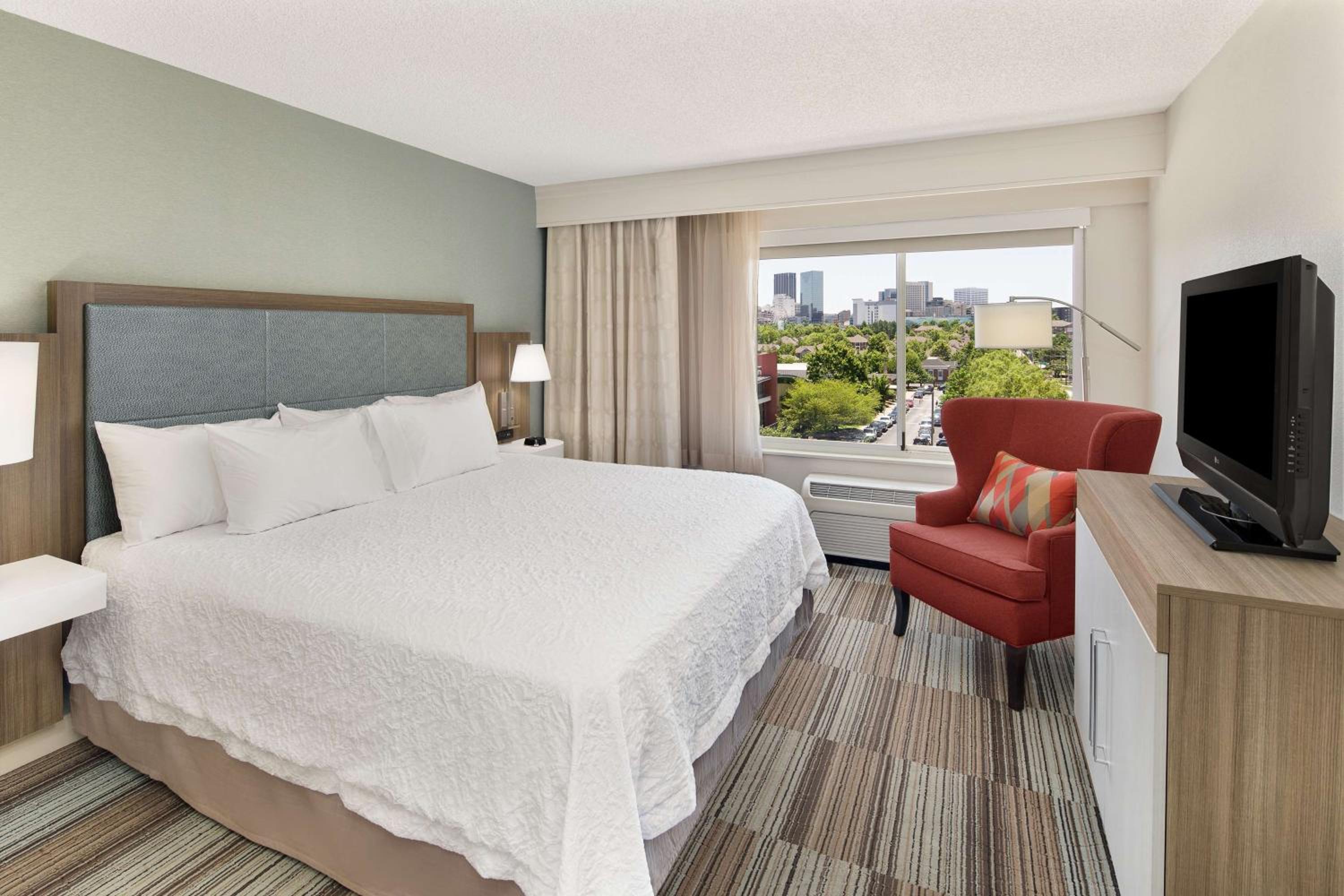 One-Bedroom King Suite with Sofa Bed - Non-Smoking - Photo 2