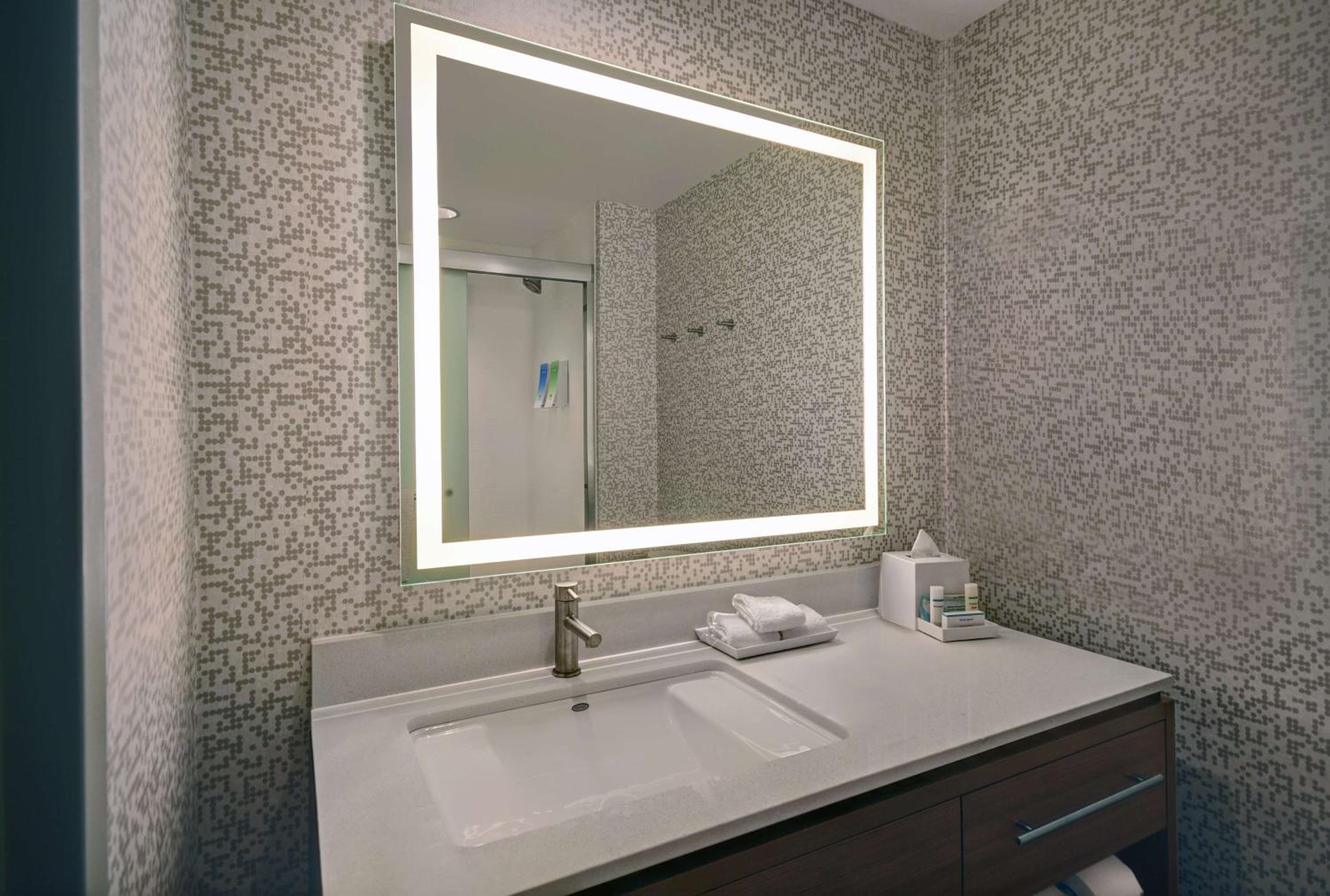 Queen Suite - Photo 5