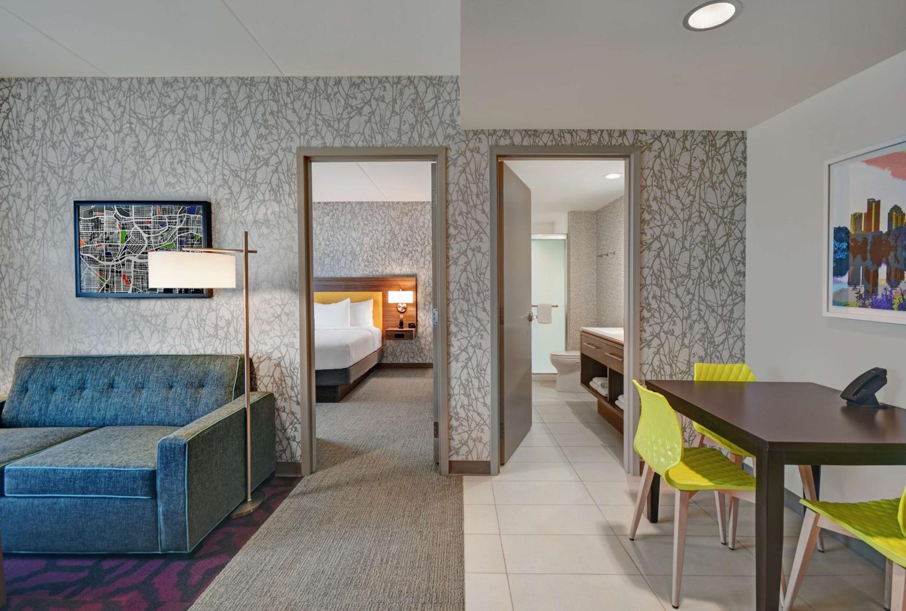 One-Bedroom Queen Suite - Photo 1