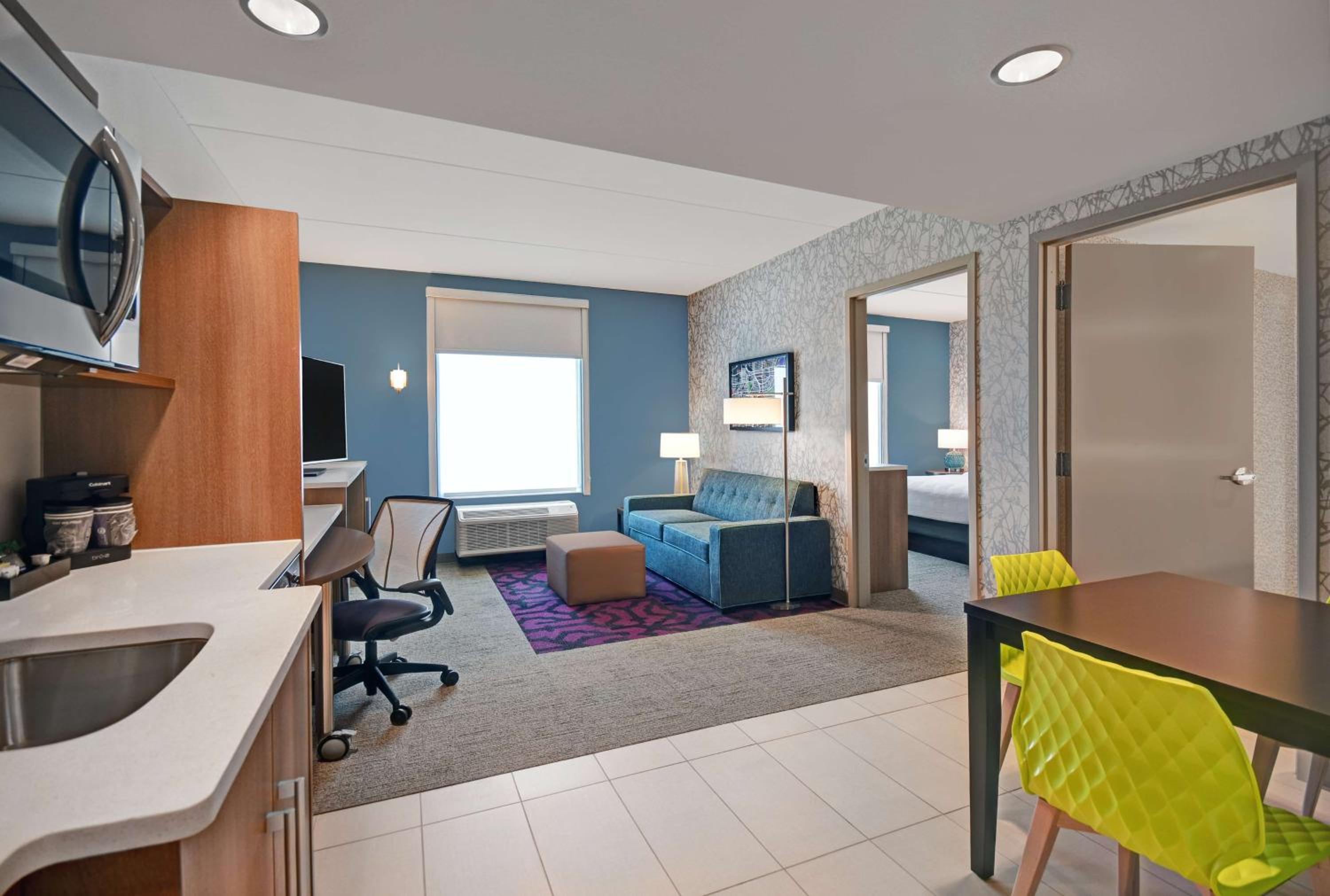 One-Bedroom Queen Suite - Photo 3