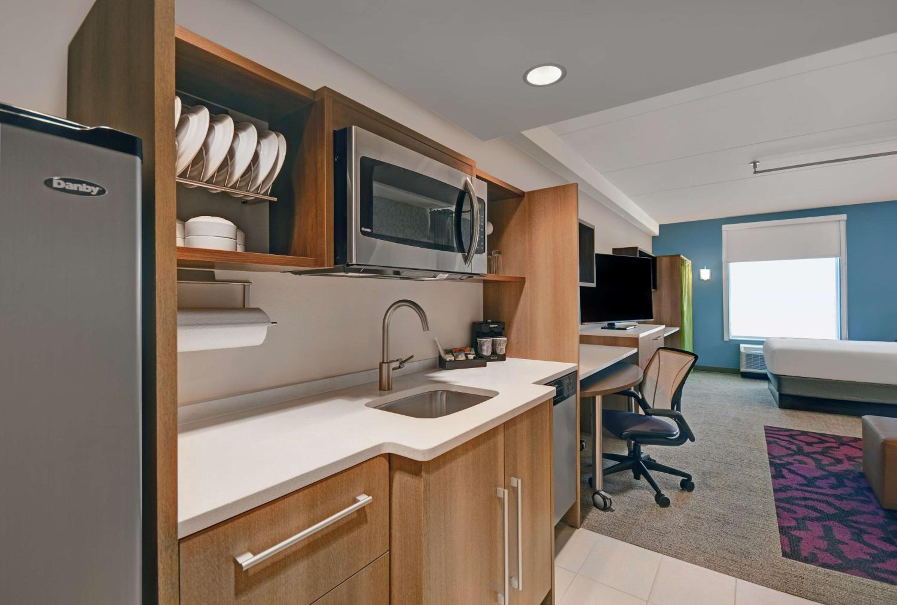 Queen Suite - Photo 3